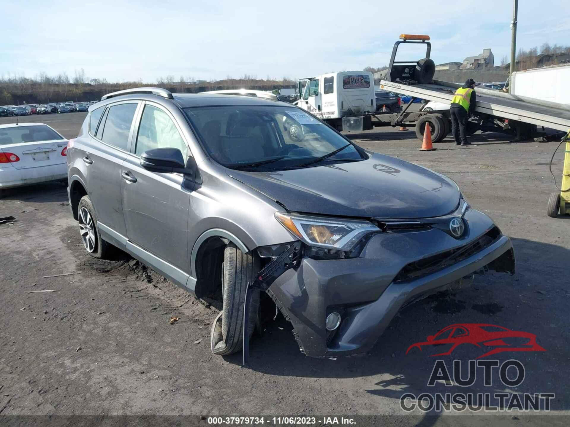 TOYOTA RAV4 2018 - JTMRFREV7JJ724701