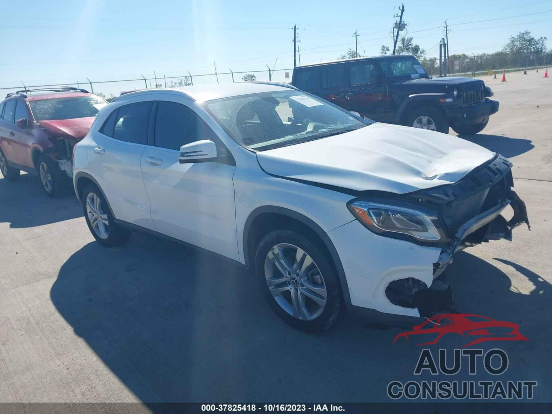 MERCEDES-BENZ GLA 250 2019 - WDCTG4EB3KU019819