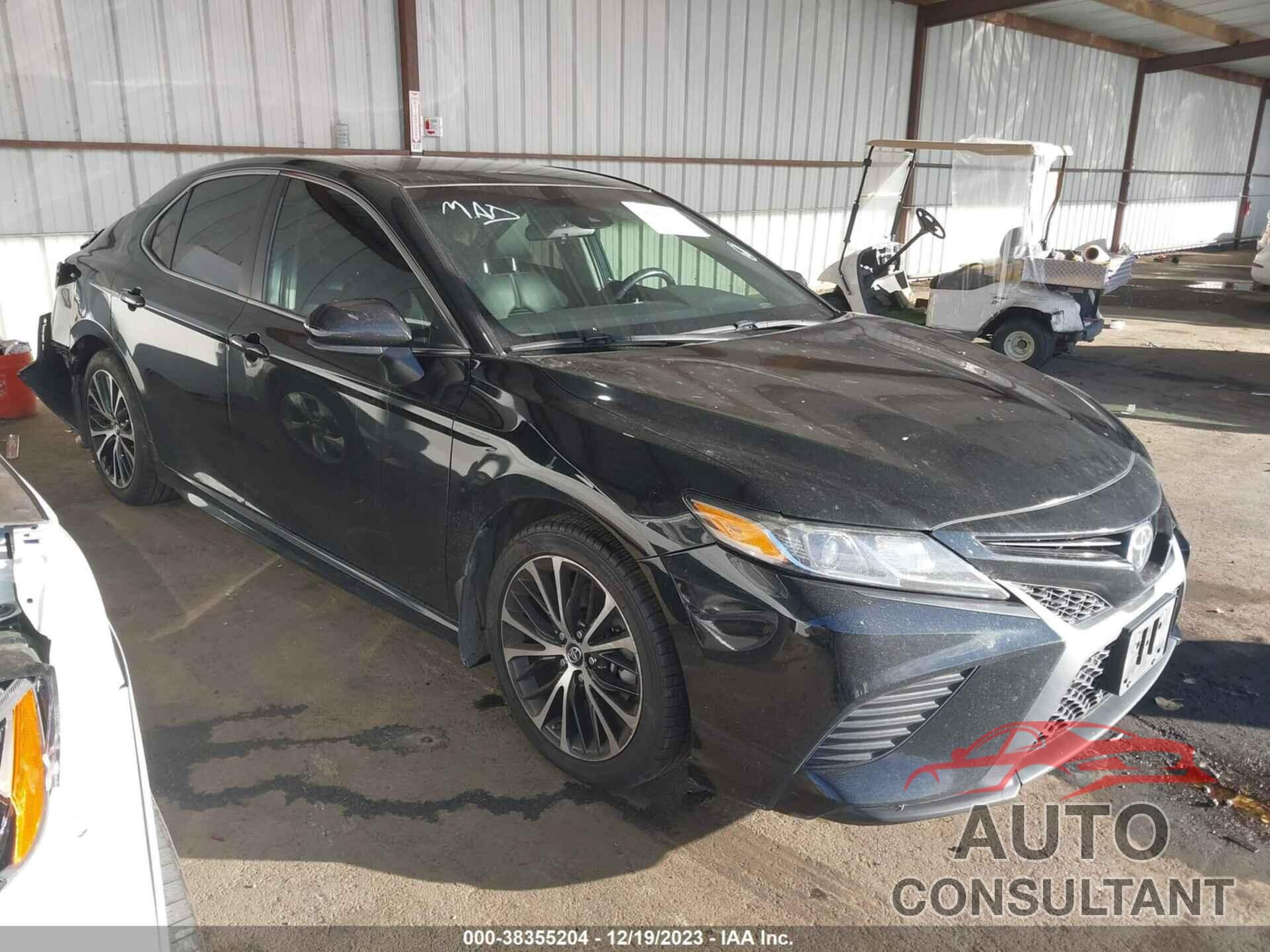 TOYOTA CAMRY 2018 - 4T1B11HK0JU664385