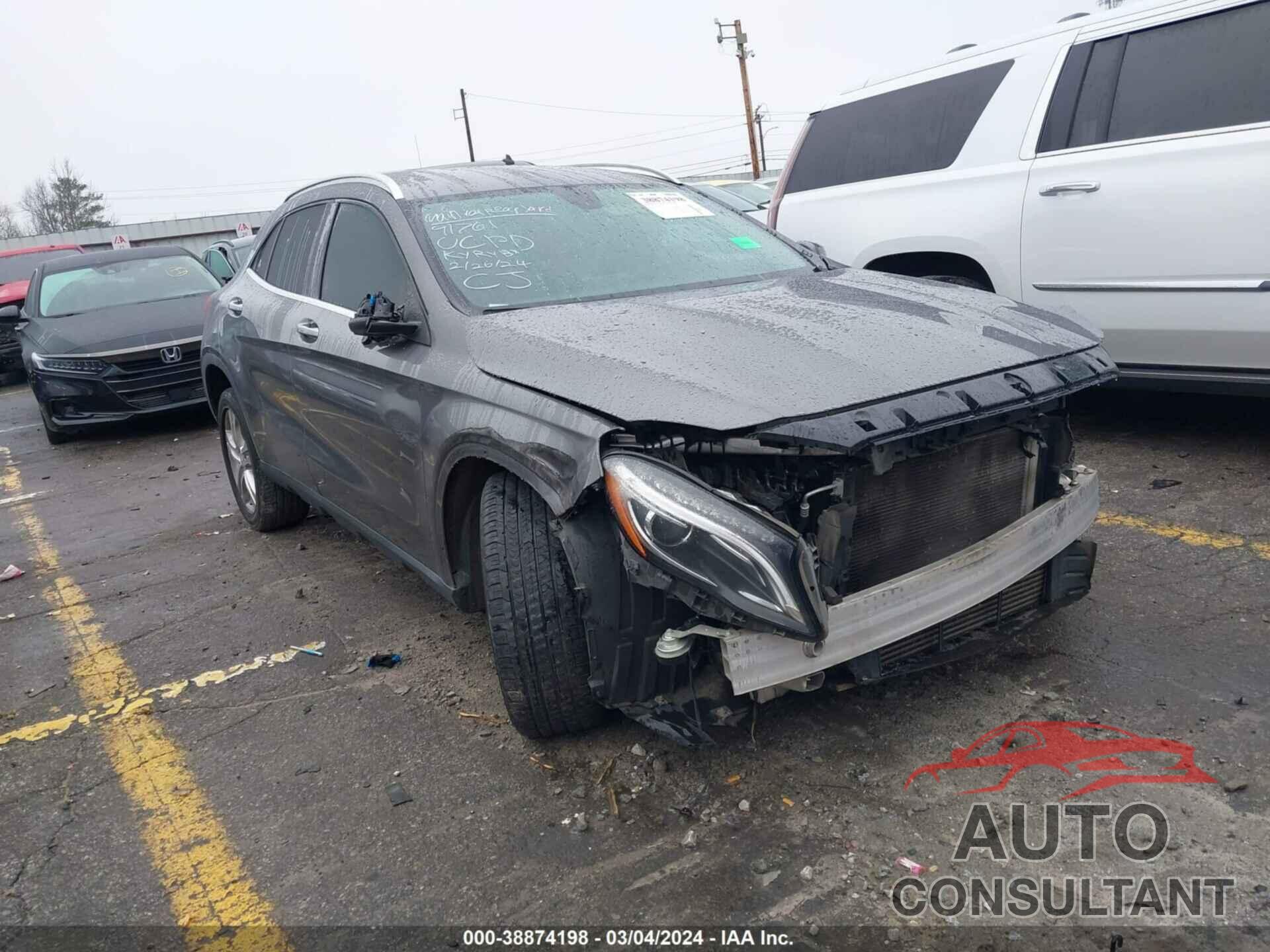 MERCEDES-BENZ GLA 250 2015 - WDCTG4GBXFJ120019