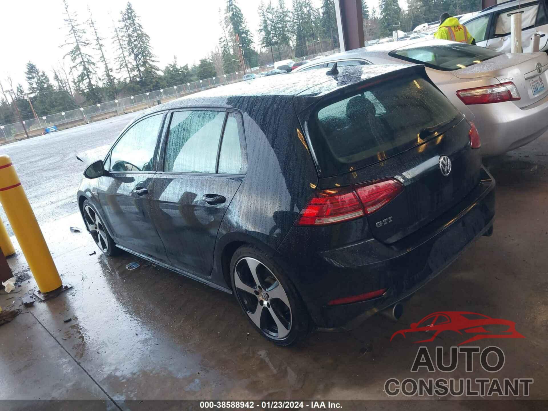 VOLKSWAGEN GOLF GTI 2018 - 3VW547AU5JM252536