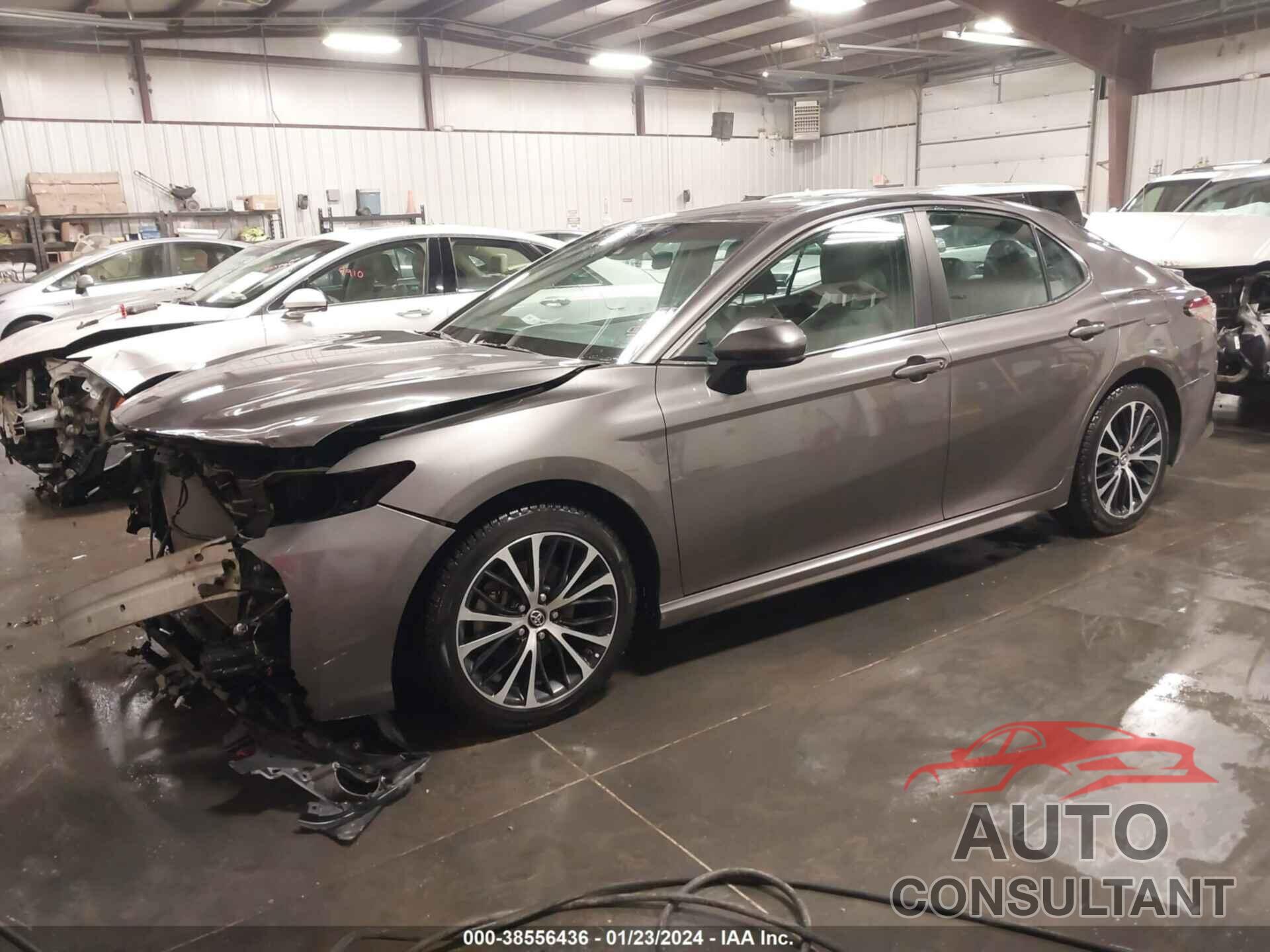 TOYOTA CAMRY 2018 - 4T1B11HK7JU018440