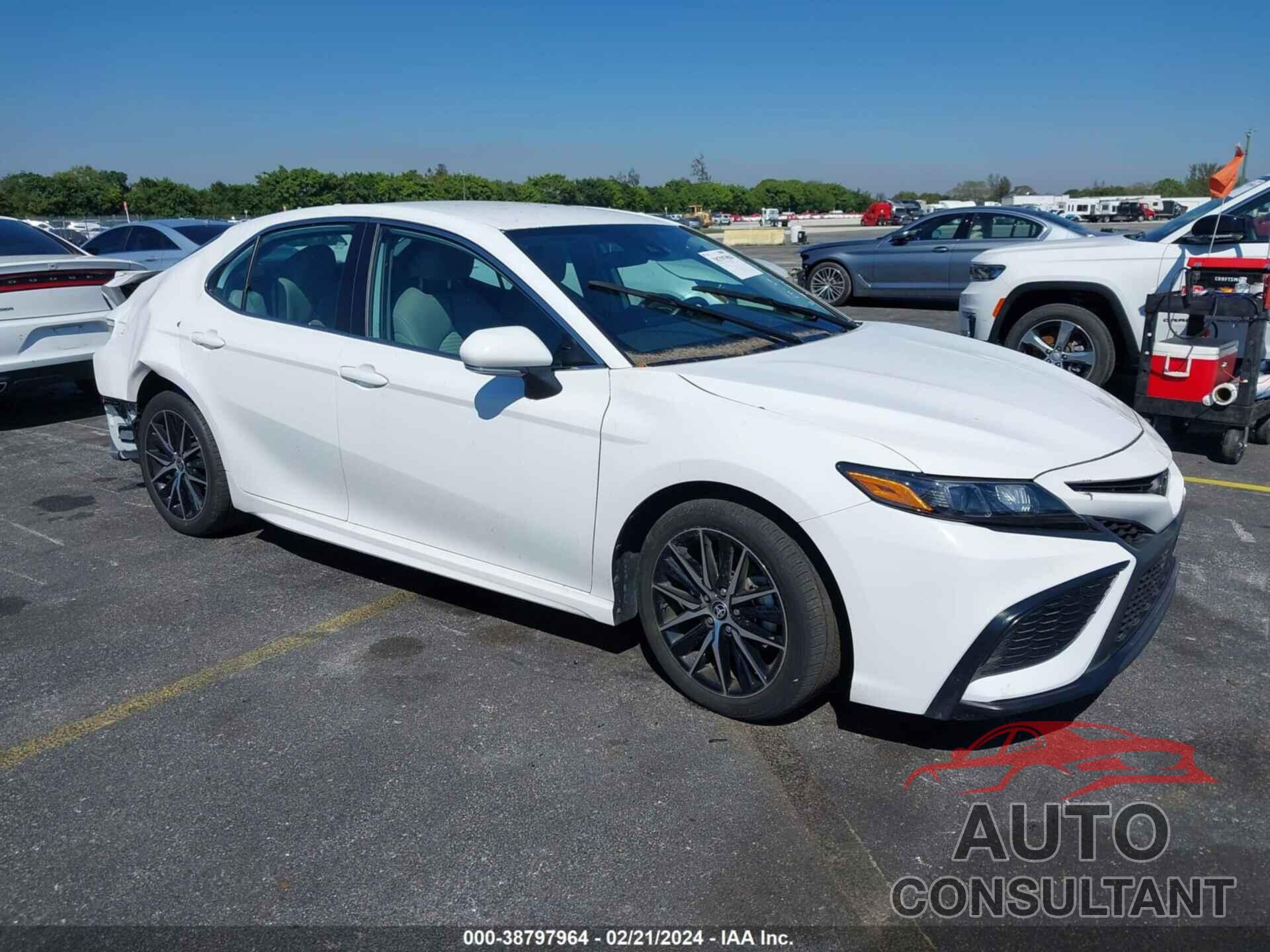 TOYOTA CAMRY 2023 - 4T1G11AK6PU737641