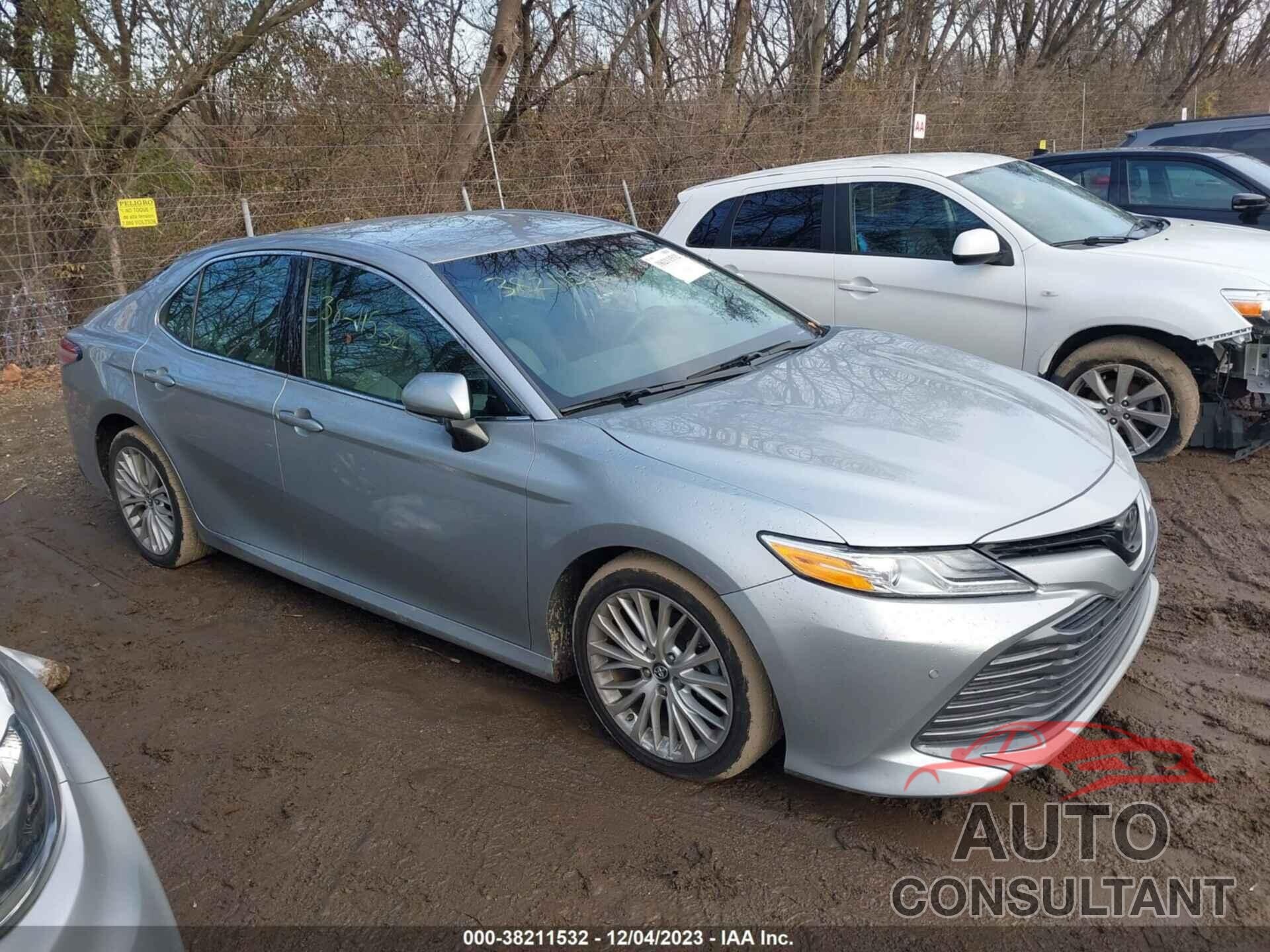TOYOTA CAMRY 2018 - 4T1B11HK7JU115184