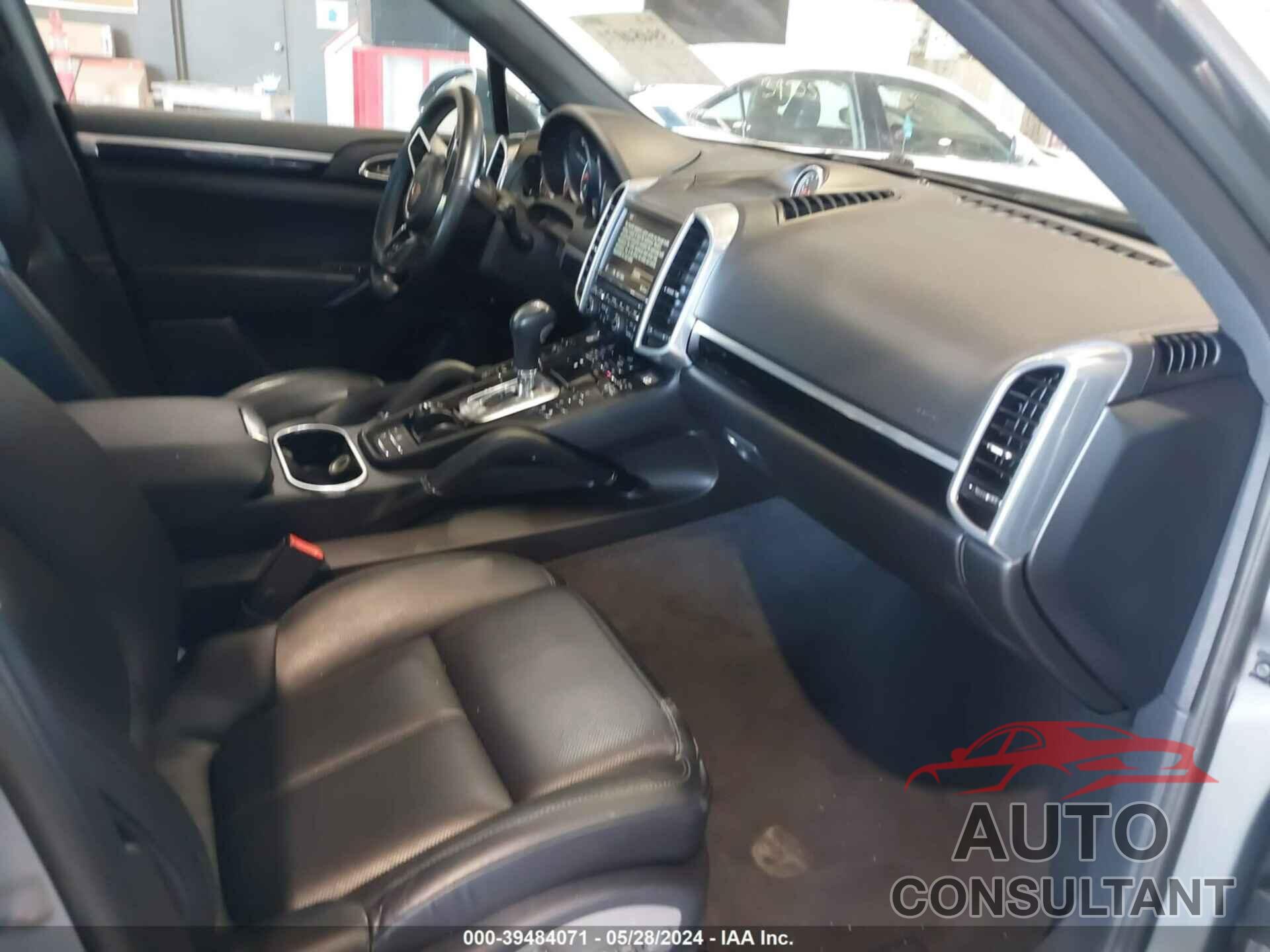 PORSCHE CAYENNE 2016 - WP1AA2A23GKA15781