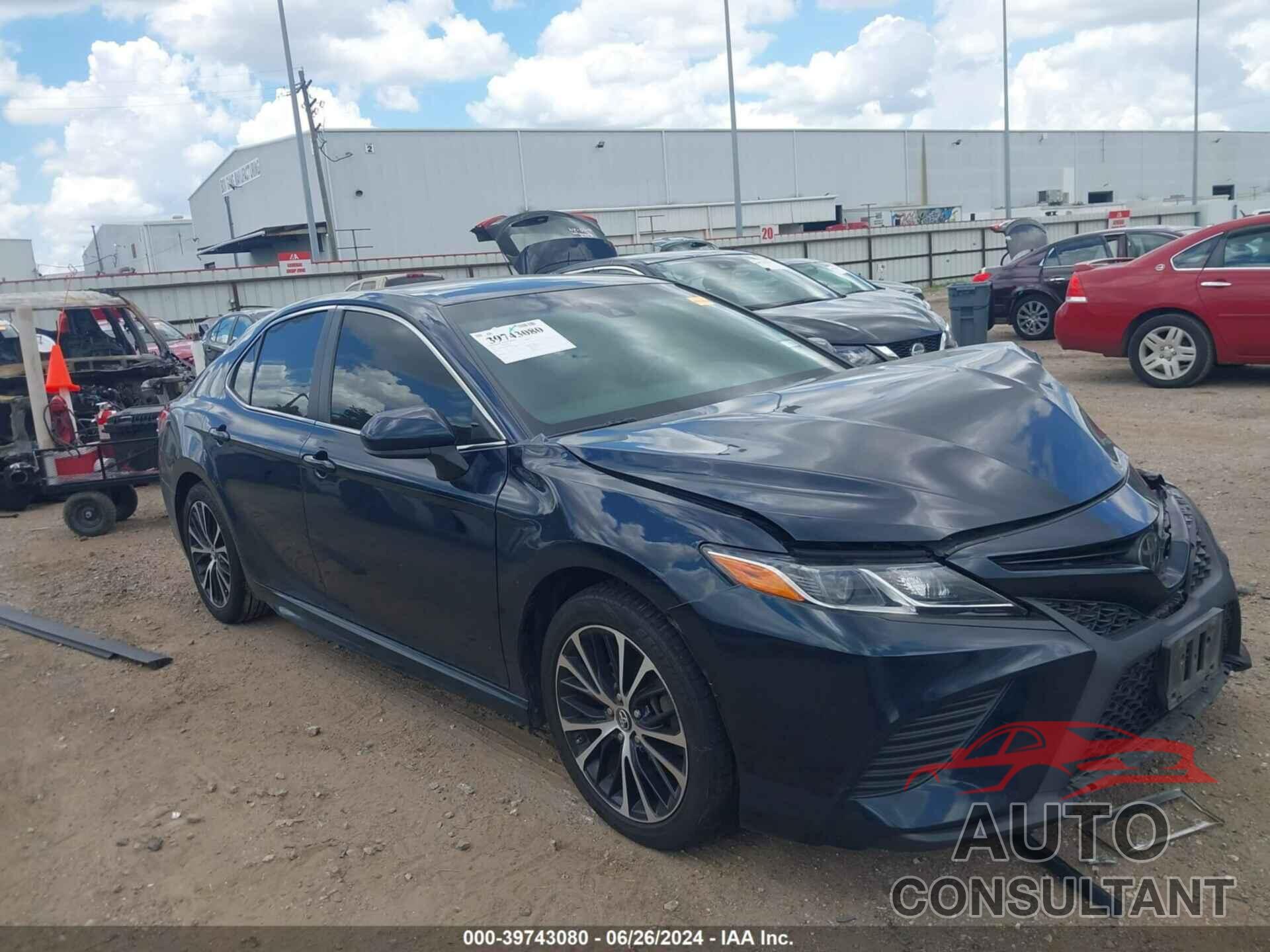 TOYOTA CAMRY 2018 - 4T1B11HK2JU658443