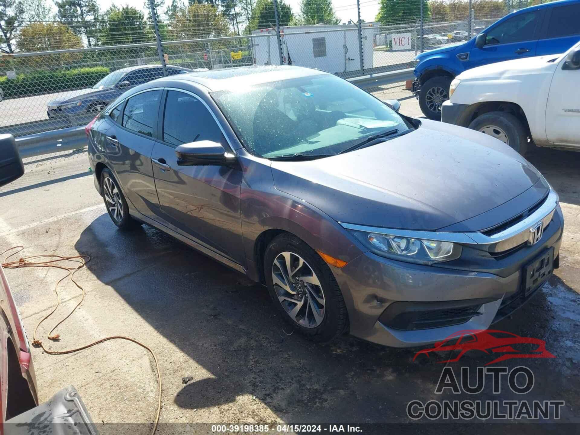 HONDA CIVIC 2018 - 2HGFC2F73JH592381