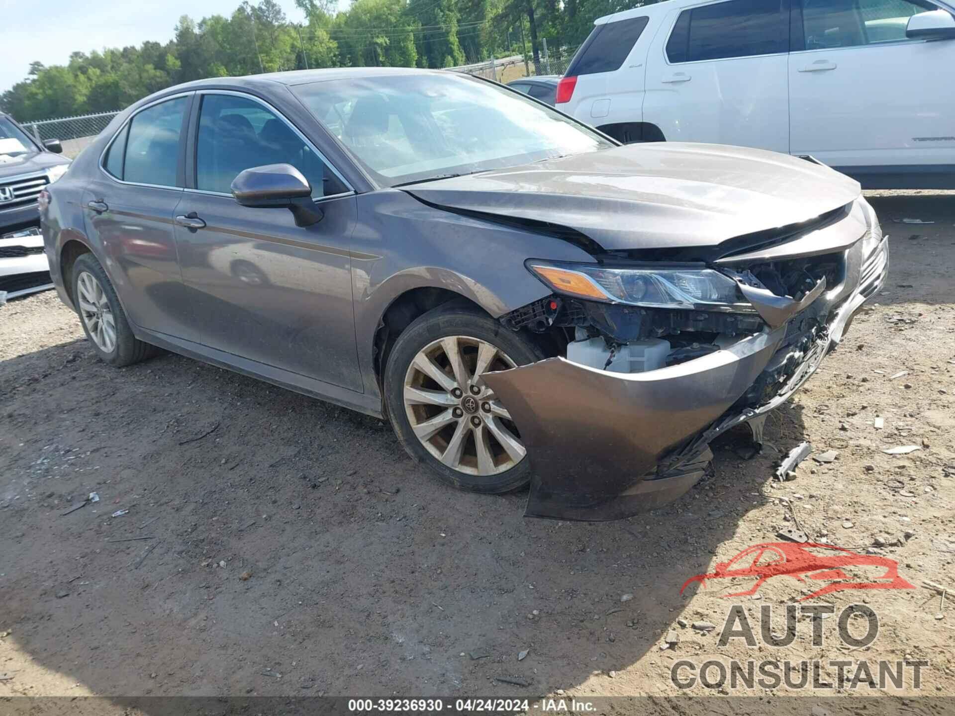 TOYOTA CAMRY 2018 - 4T1B11HK0JU102180