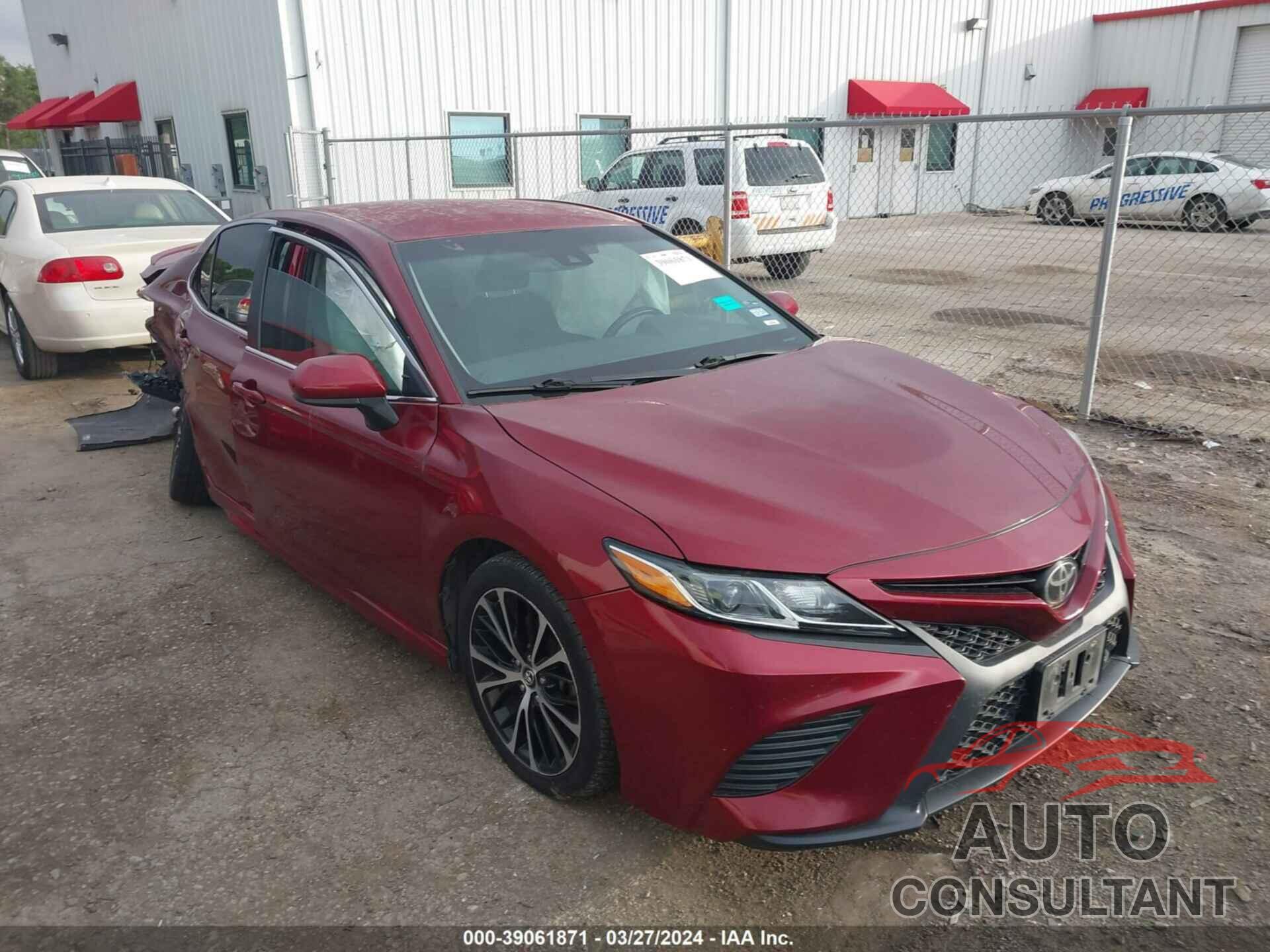 TOYOTA CAMRY 2018 - 4T1B11HK3JU678099