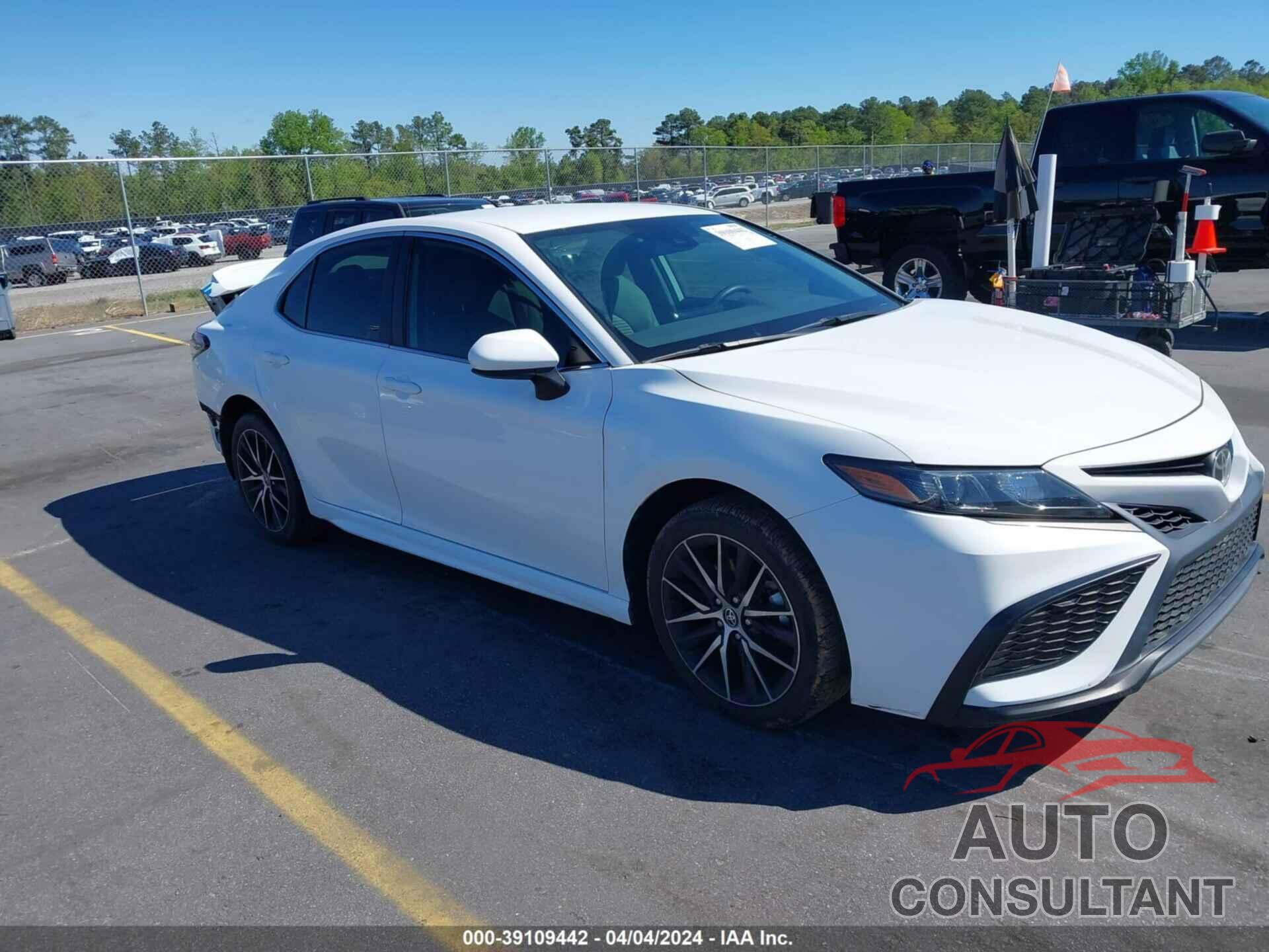 TOYOTA CAMRY 2021 - 4T1G11AKXMU580417