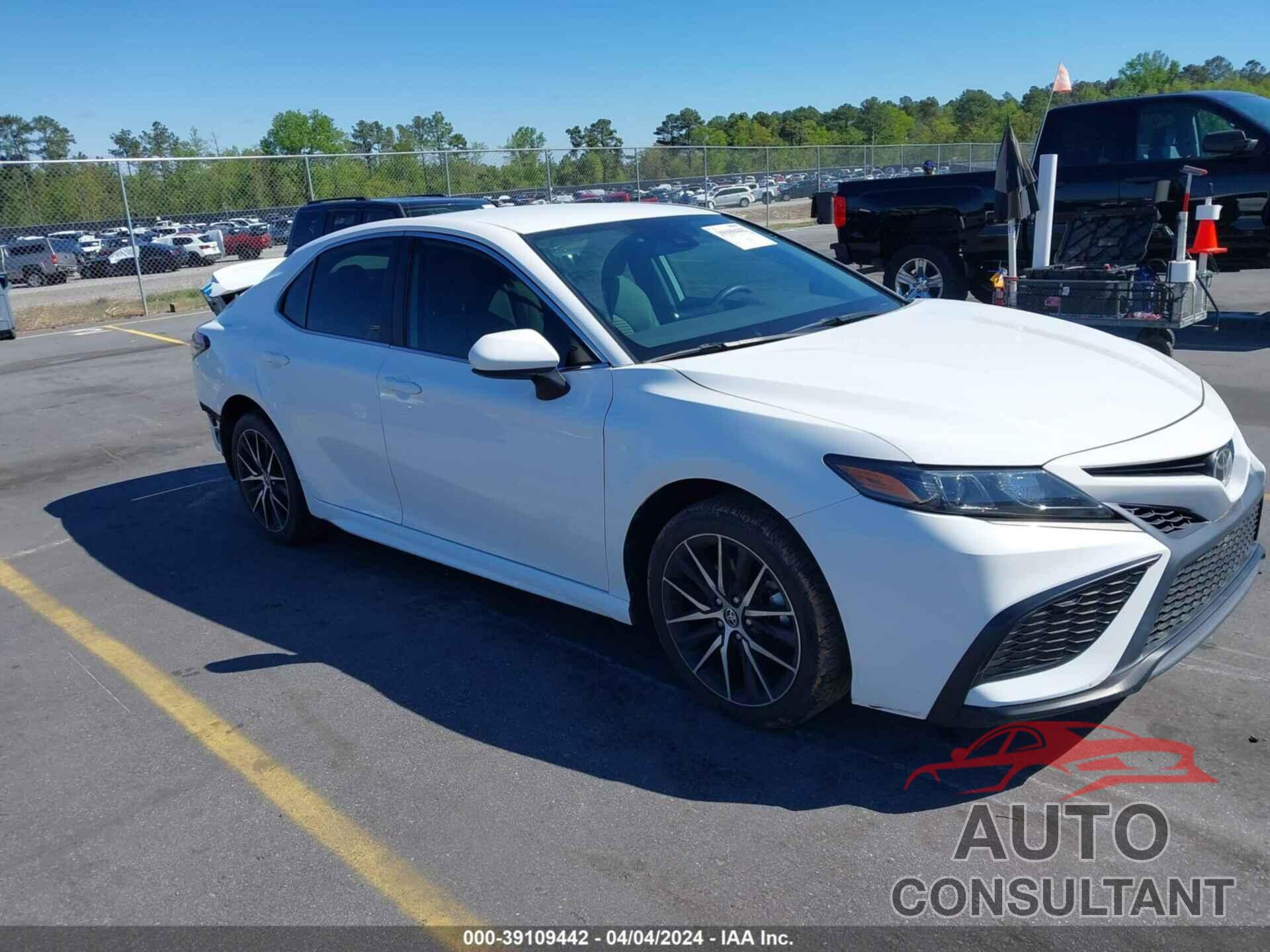 TOYOTA CAMRY 2021 - 4T1G11AKXMU580417