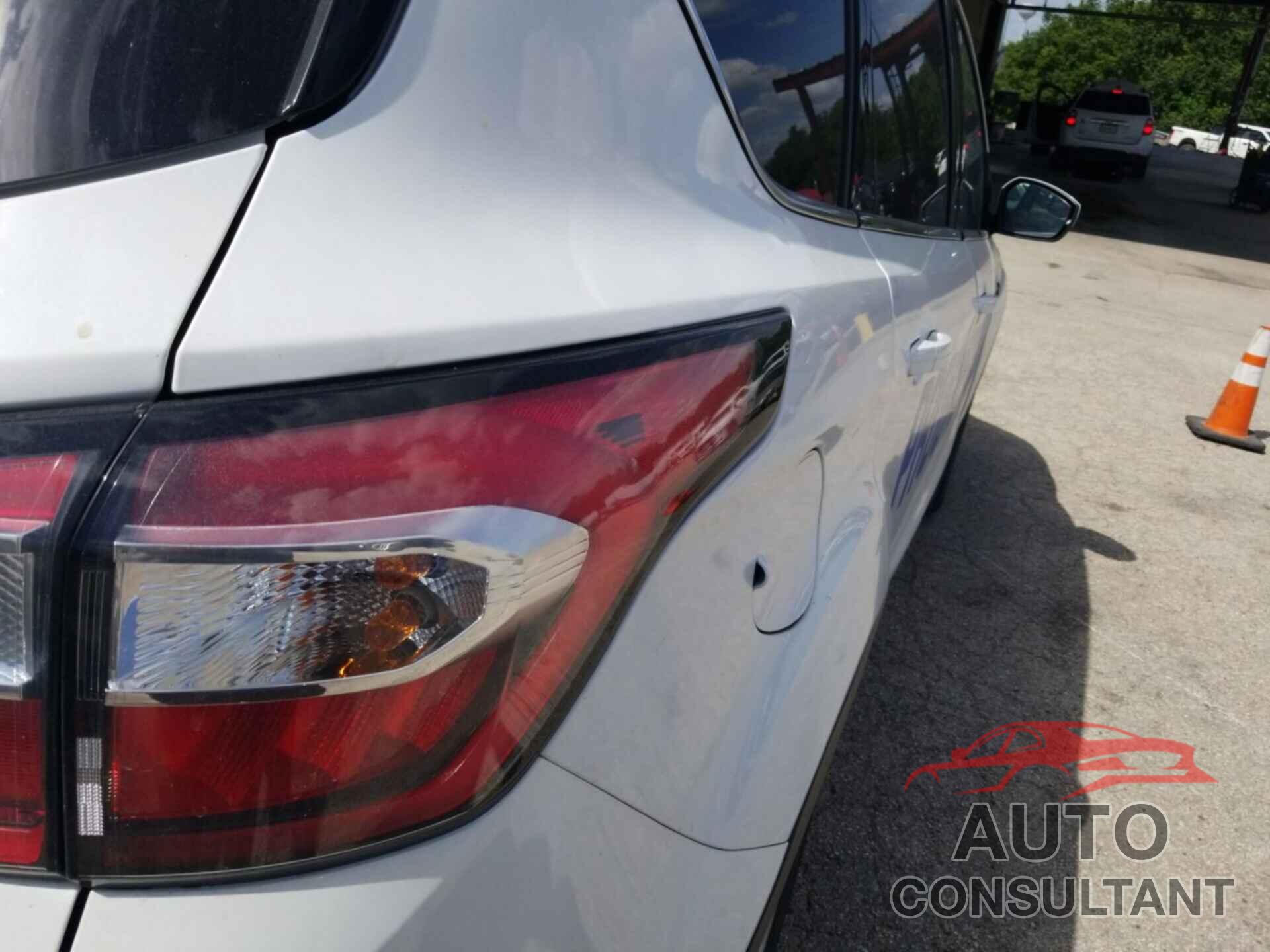 FORD ESCAPE 2018 - 1FMCU0GD8JUA76131