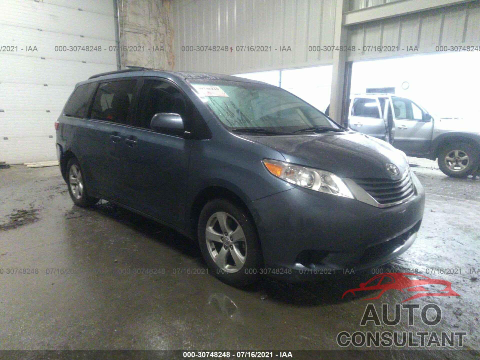 TOYOTA SIENNA 2017 - 5TDKZ3DC1HS814493