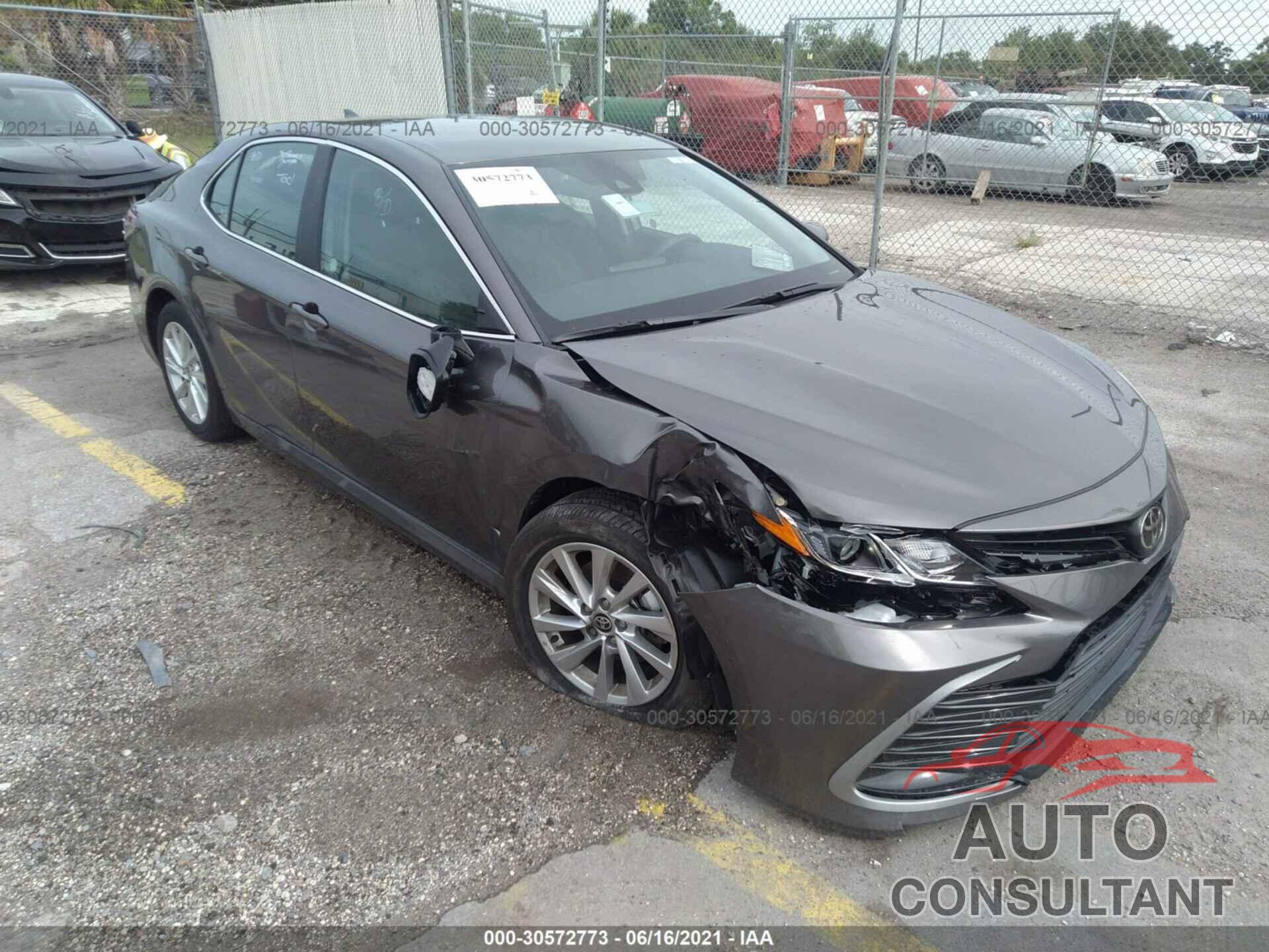 TOYOTA CAMRY 2021 - 4T1C11AK0MU558246