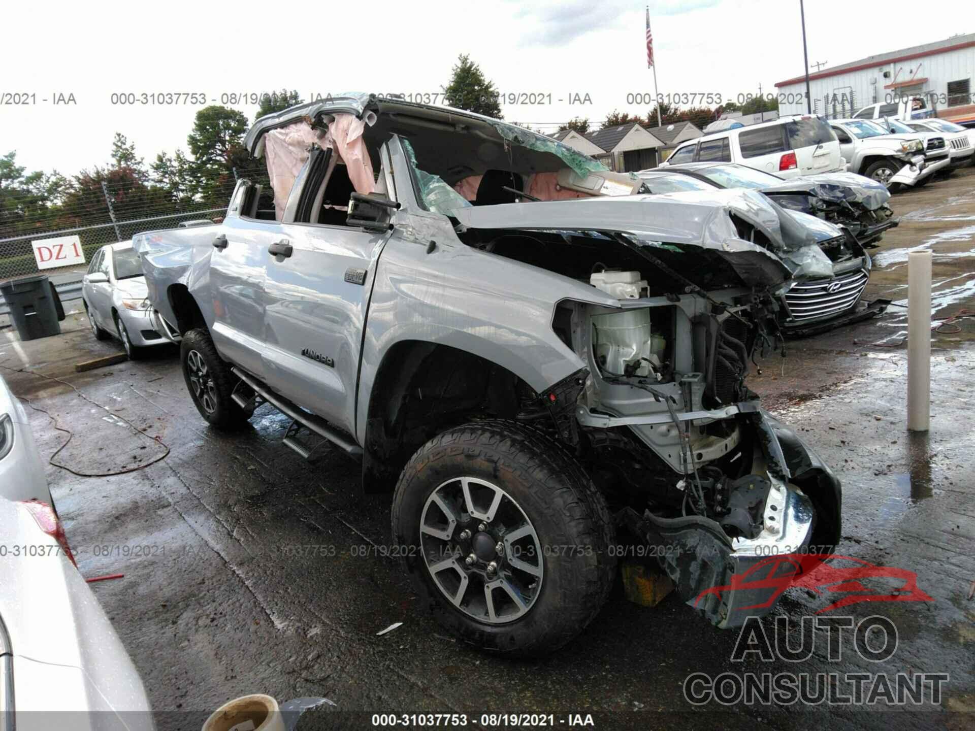 TOYOTA TUNDRA 4WD 2018 - 5TFDW5F19JX695343