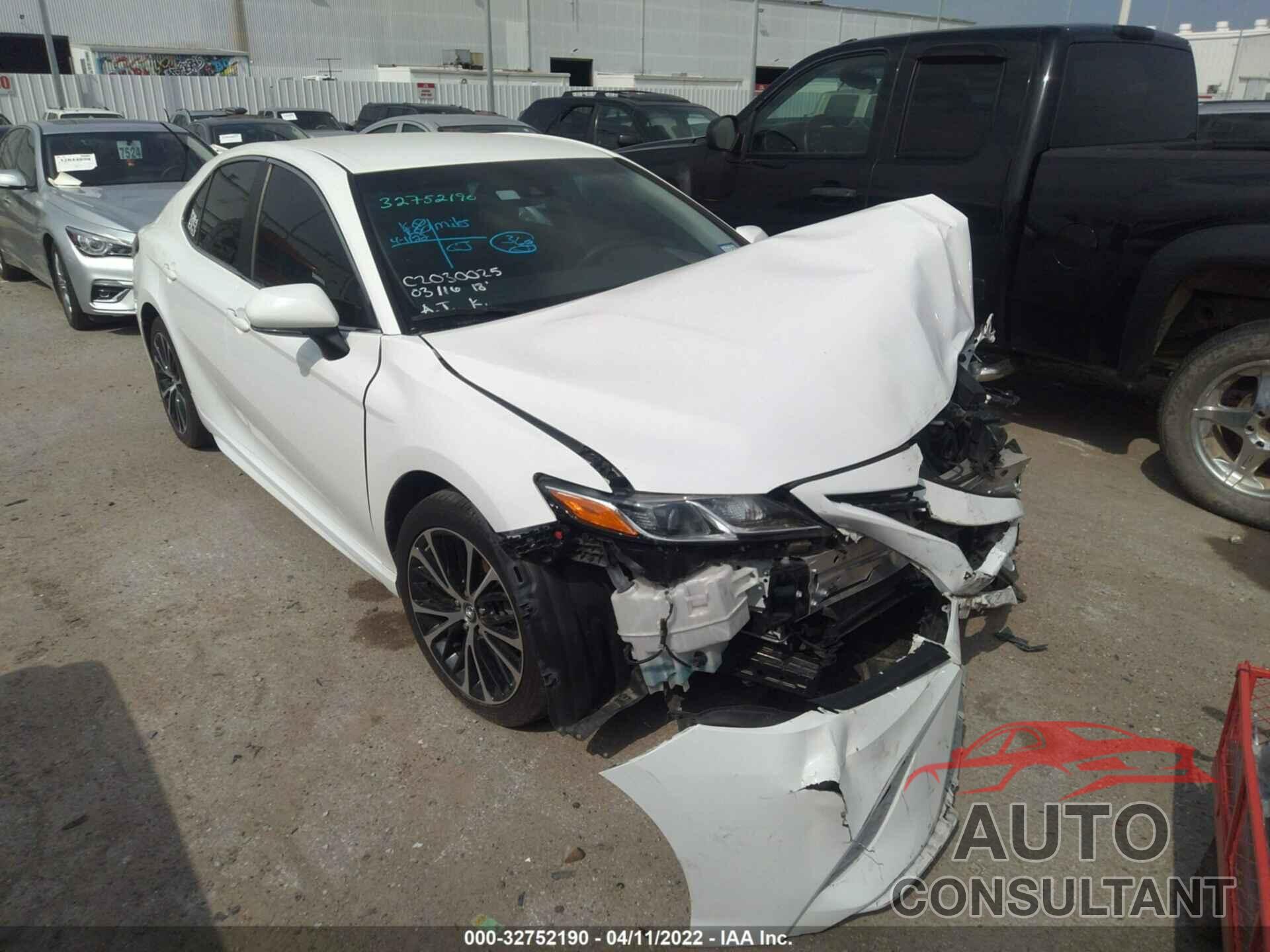 TOYOTA CAMRY 2018 - 4T1B11HK8JU029589