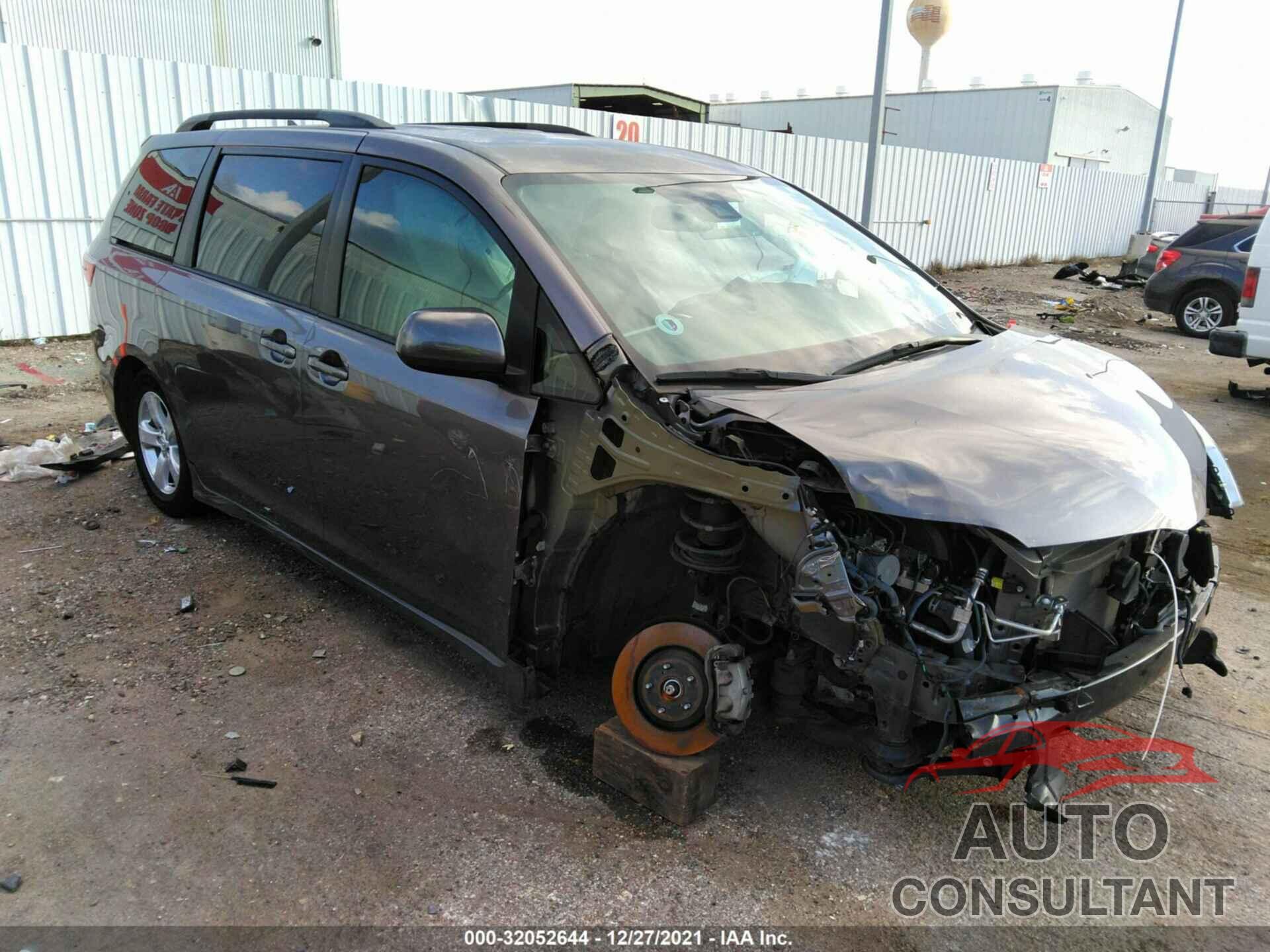 TOYOTA SIENNA 2019 - 5TDKZ3DC8KS004608