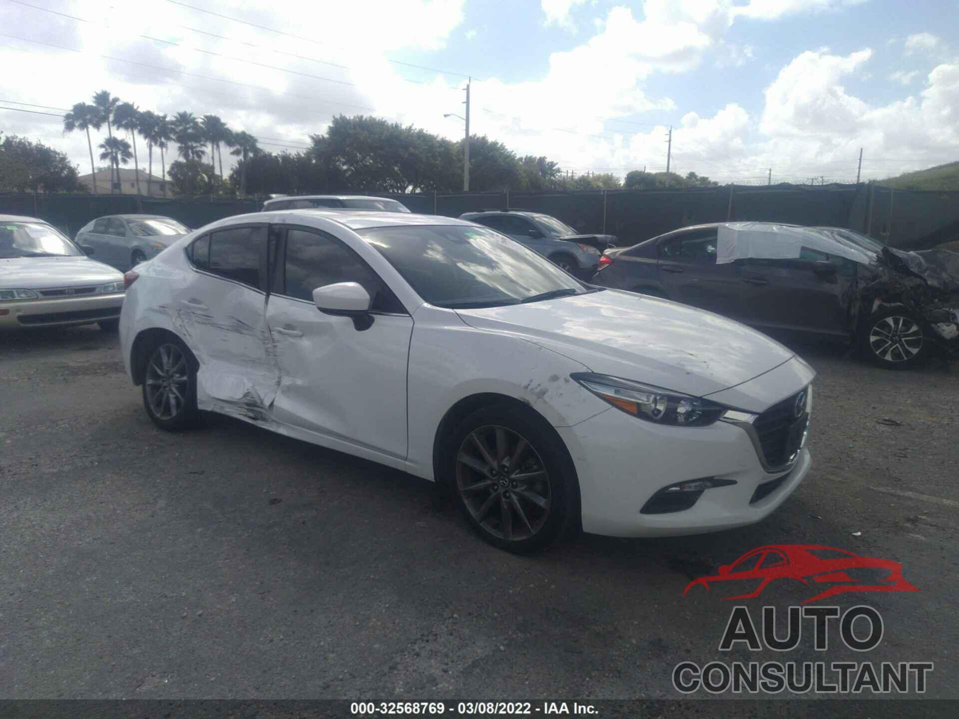 MAZDA MAZDA3 4-DOOR 2018 - 3MZBN1V32JM257000