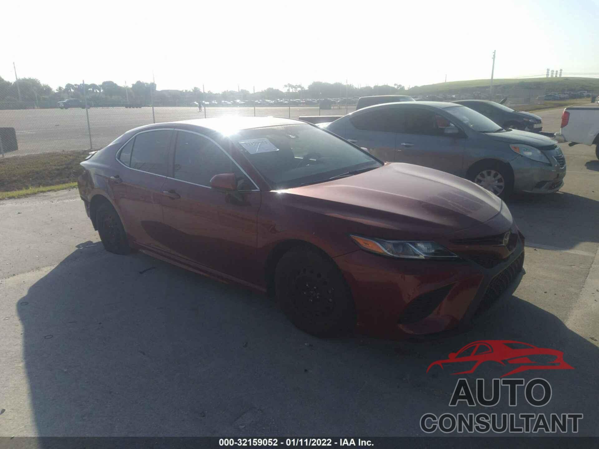TOYOTA CAMRY 2018 - 4T1B11HK5JU650563