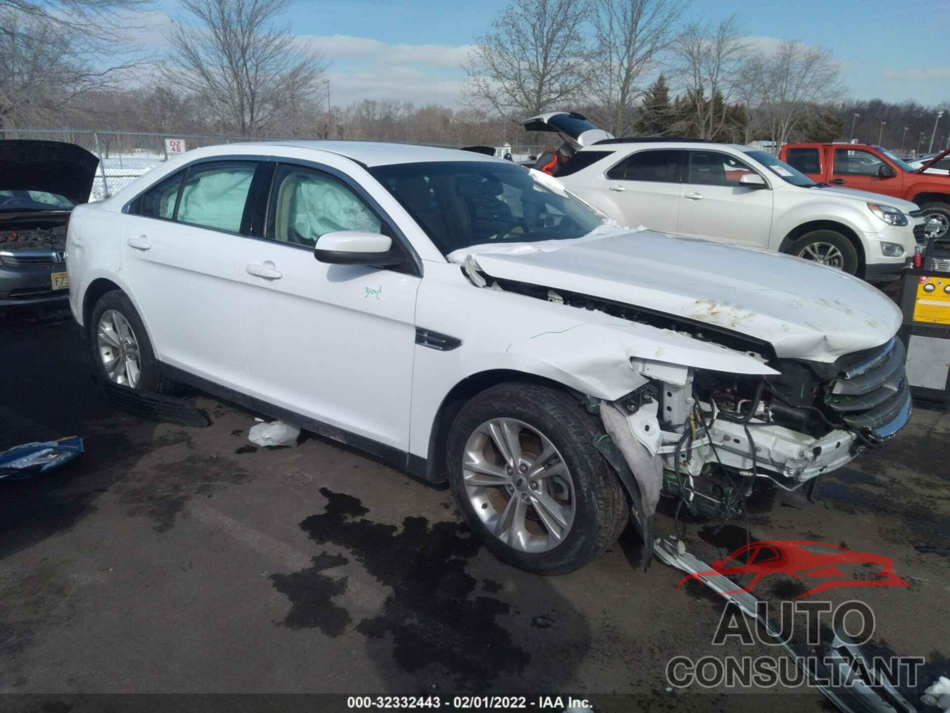 FORD TAURUS 2018 - 1FAHP2E80JG132120