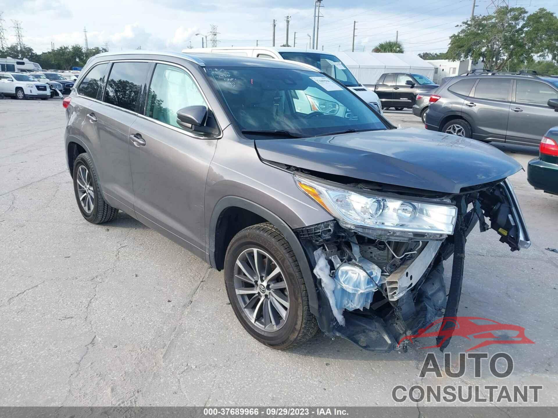 TOYOTA HIGHLANDER 2018 - 5TDKZRFH7JS261284