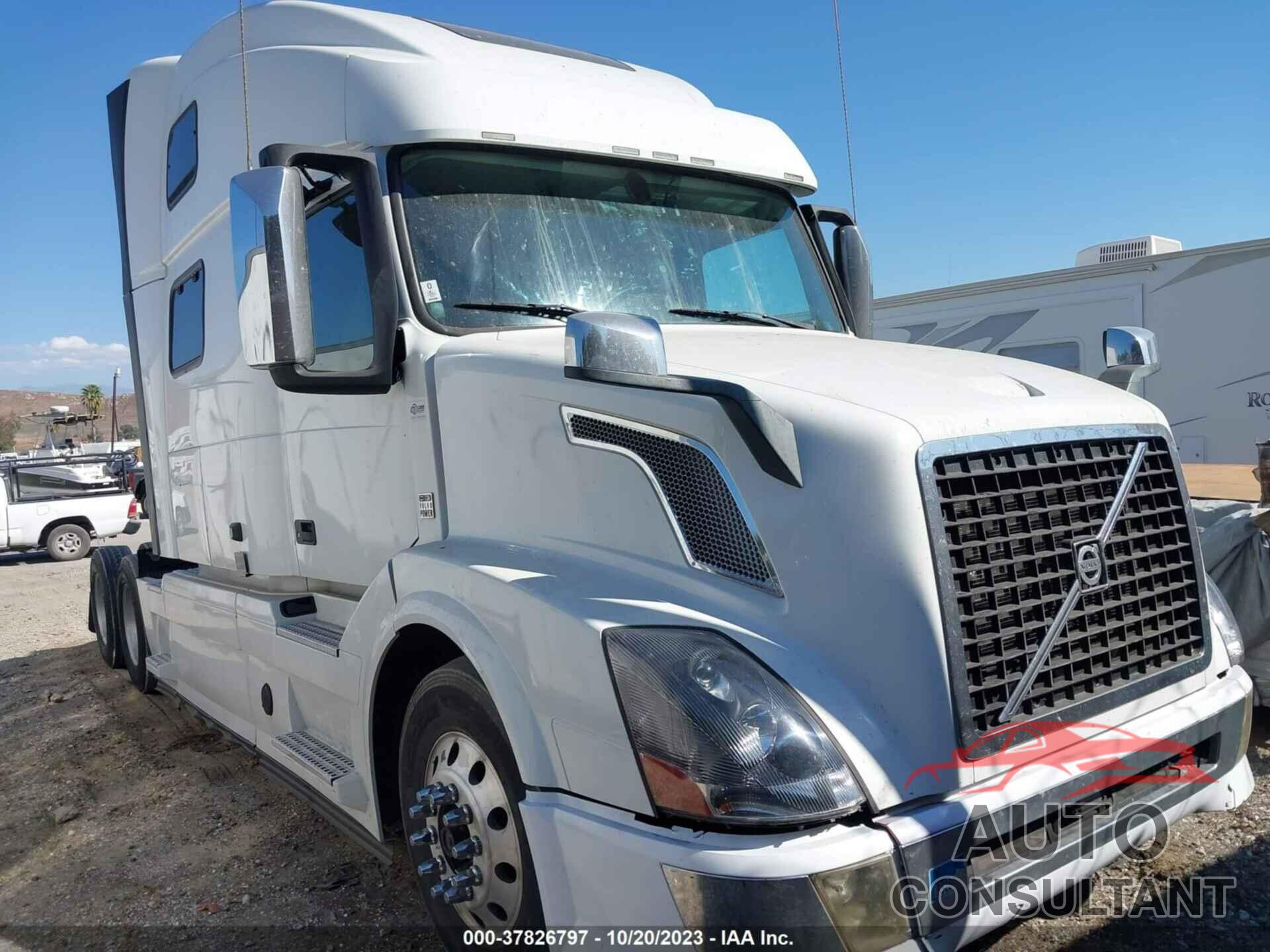 VOLVO VNL 2018 - 4V4NC9EH7JN885855