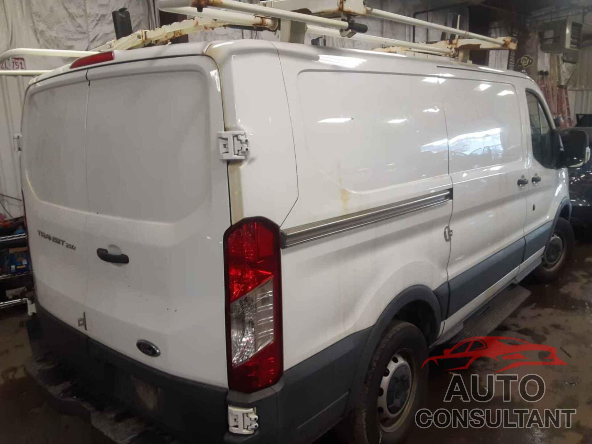 FORD TRANSIT-250 2017 - 1FTYR1YM8HKB43560