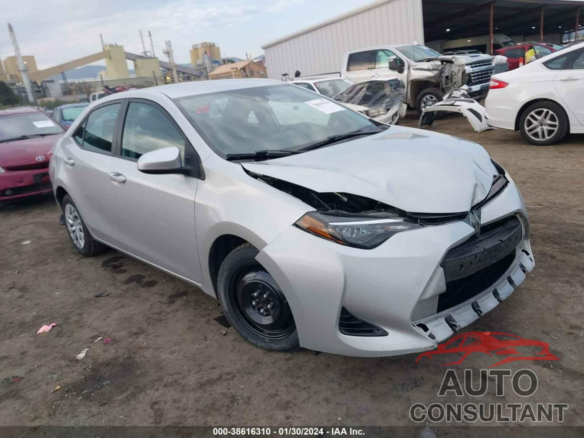 TOYOTA COROLLA 2018 - 5YFBURHE0JP819227