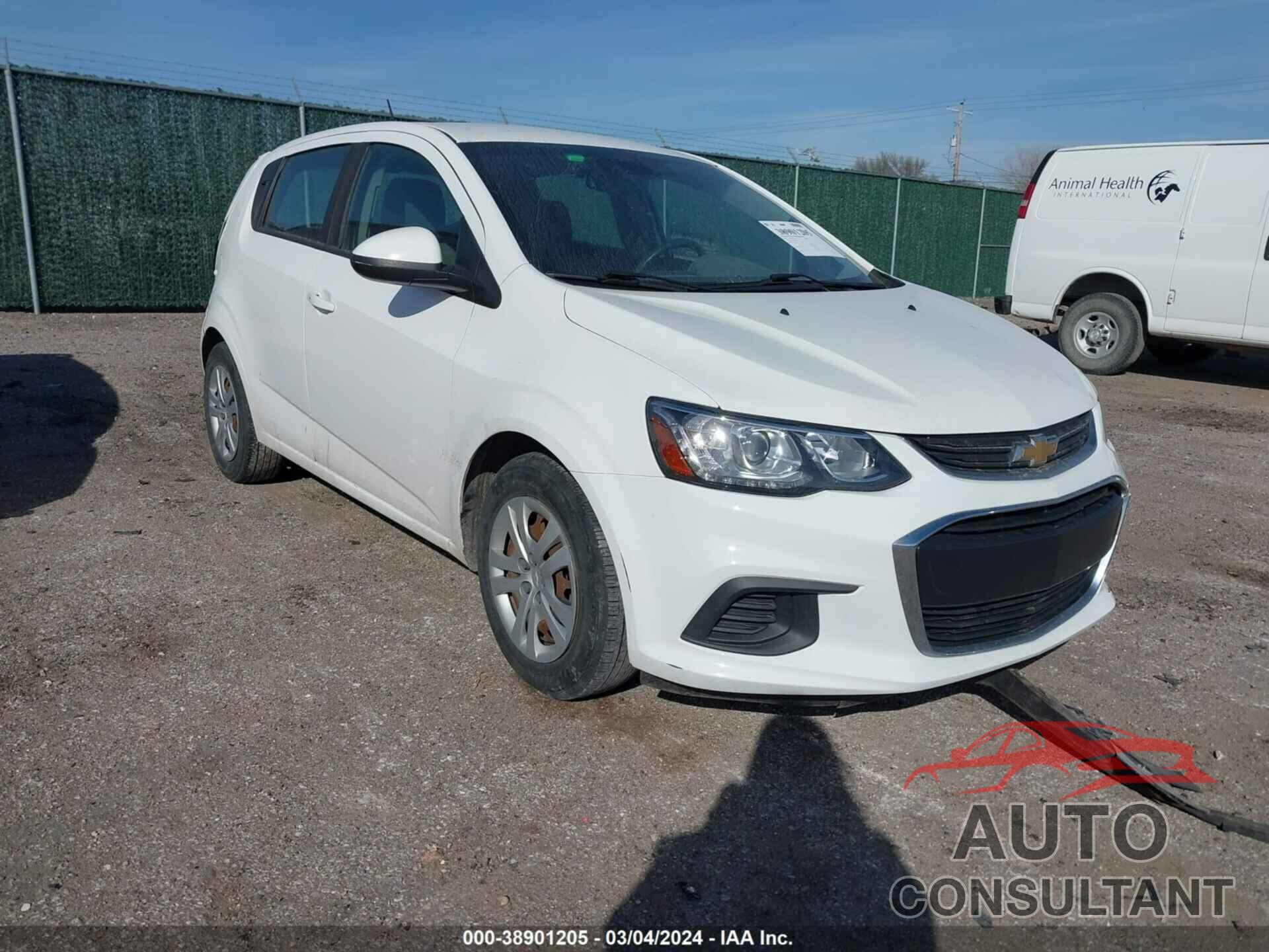 CHEVROLET SONIC 2019 - 1G1JG6SB8K4122255