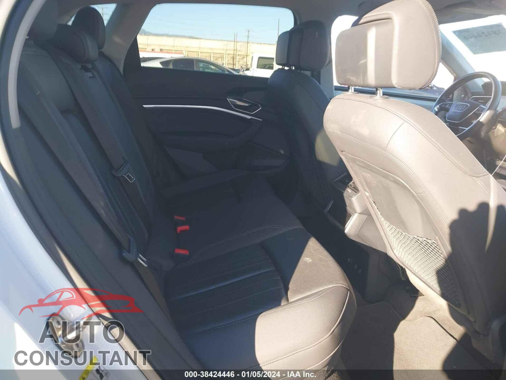 AUDI E-TRON 2019 - WA1LAAGE7KB024301