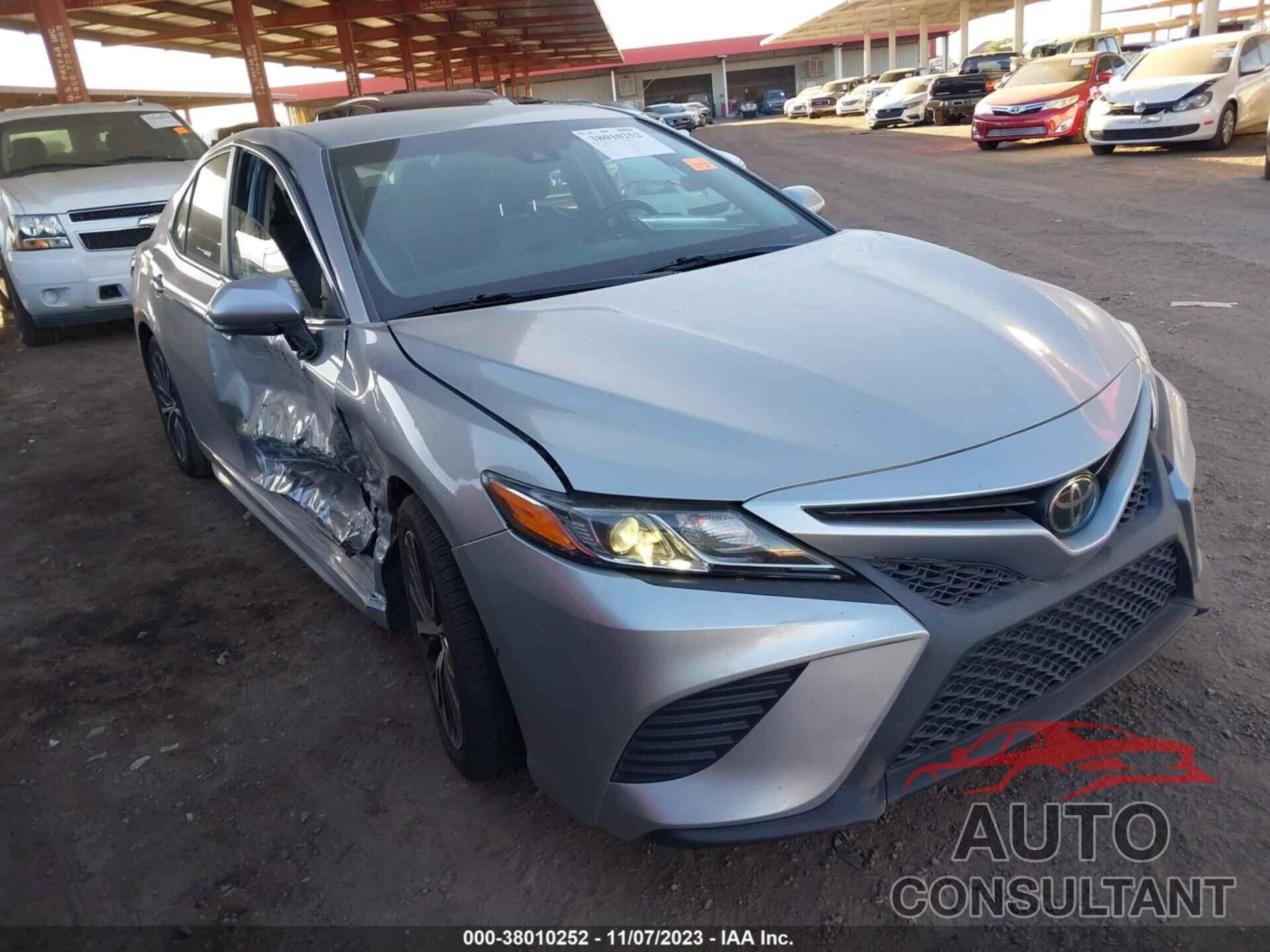TOYOTA CAMRY 2018 - 4T1B11HK8JU576944