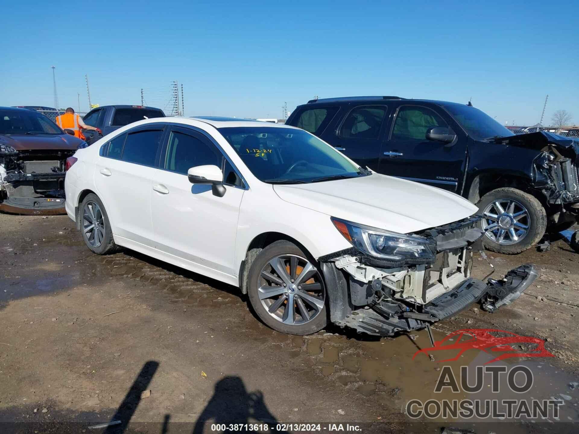 SUBARU LEGACY 2018 - 4S3BNAN62J3036611