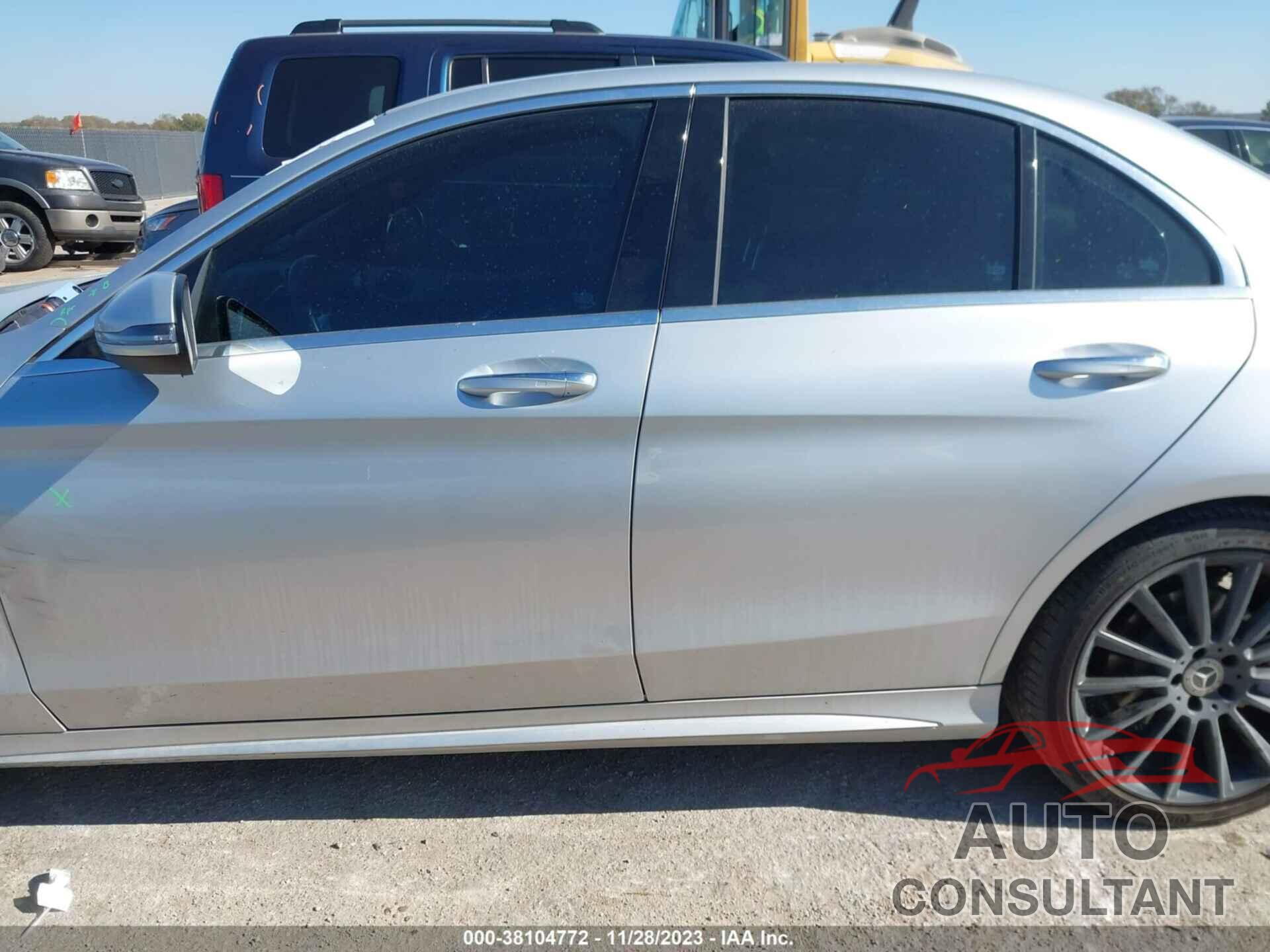 MERCEDES-BENZ C 300 2019 - 55SWF8DBXKU308007