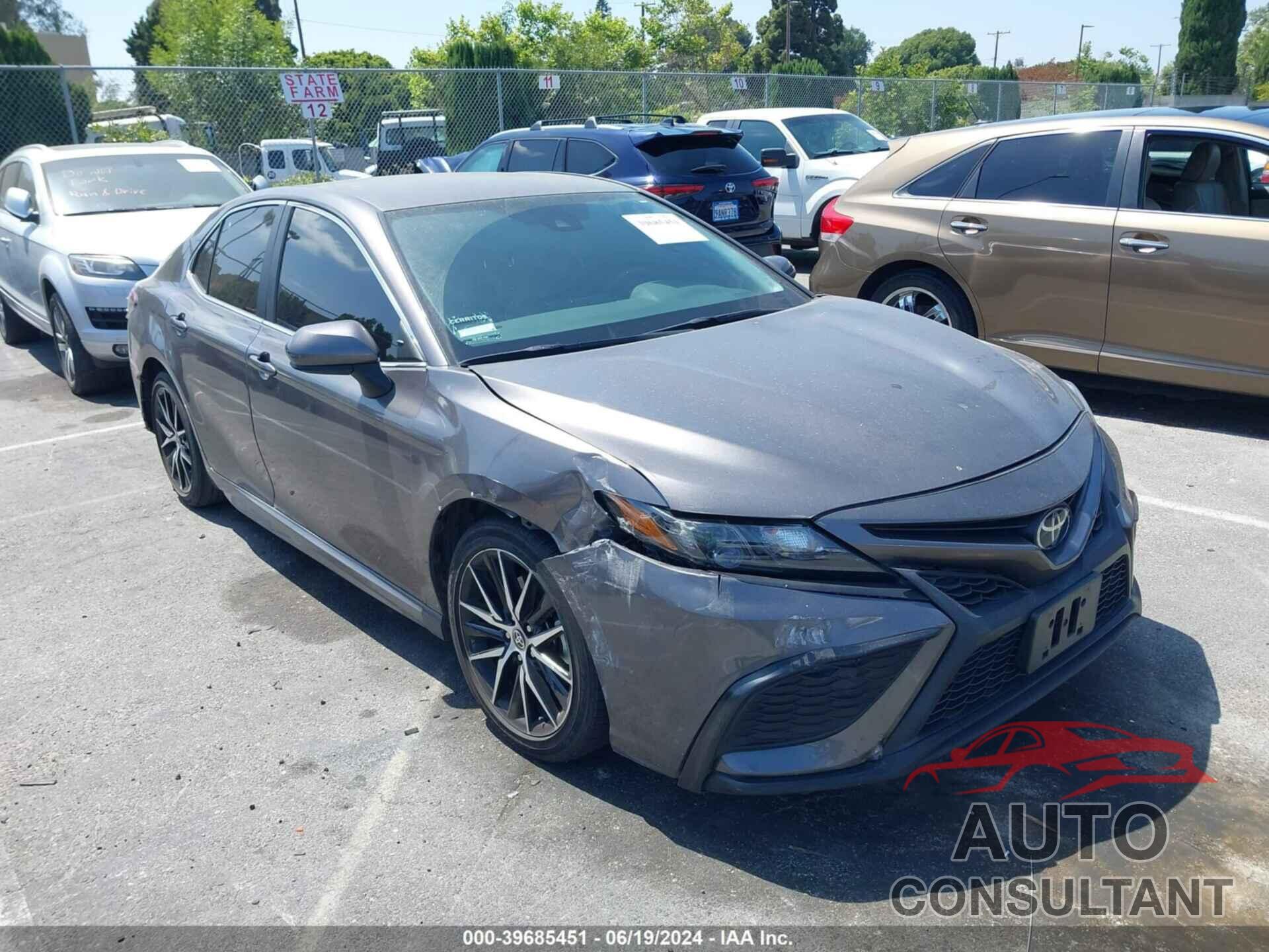 TOYOTA CAMRY 2021 - 4T1G11AK4MU421523