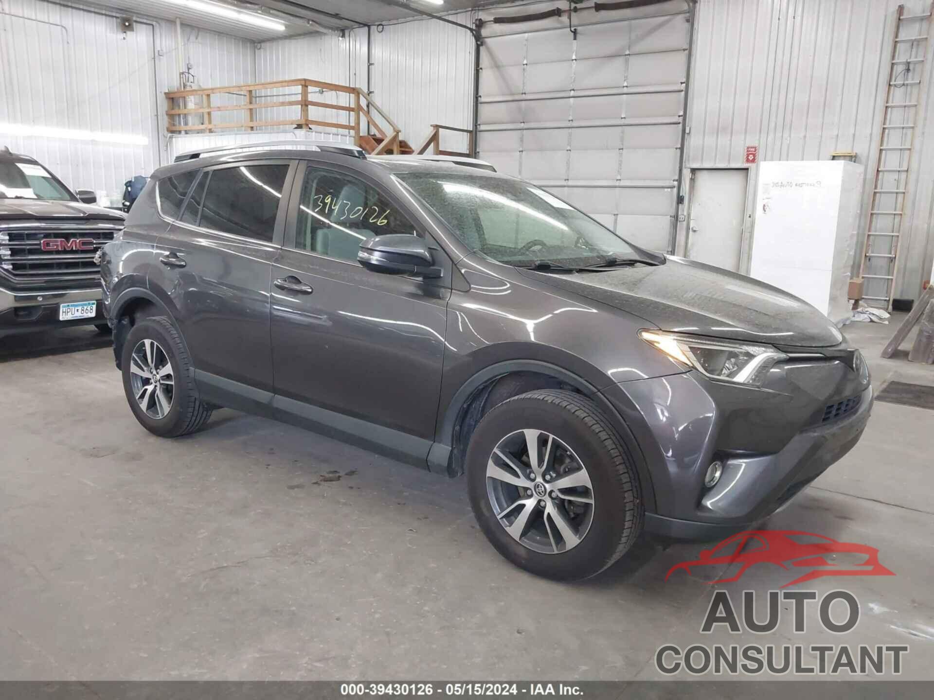 TOYOTA RAV4 2017 - JTMRFREV5HJ120932