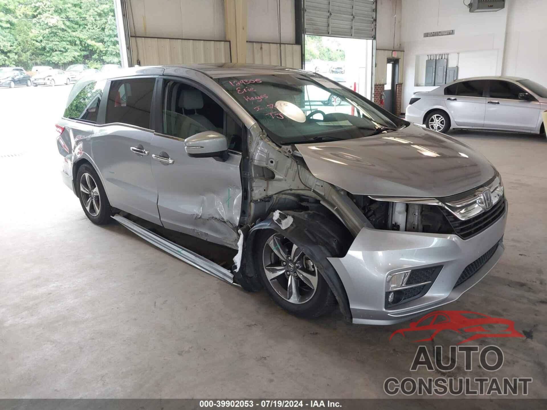 HONDA ODYSSEY 2018 - 5FNRL6H84JB077520