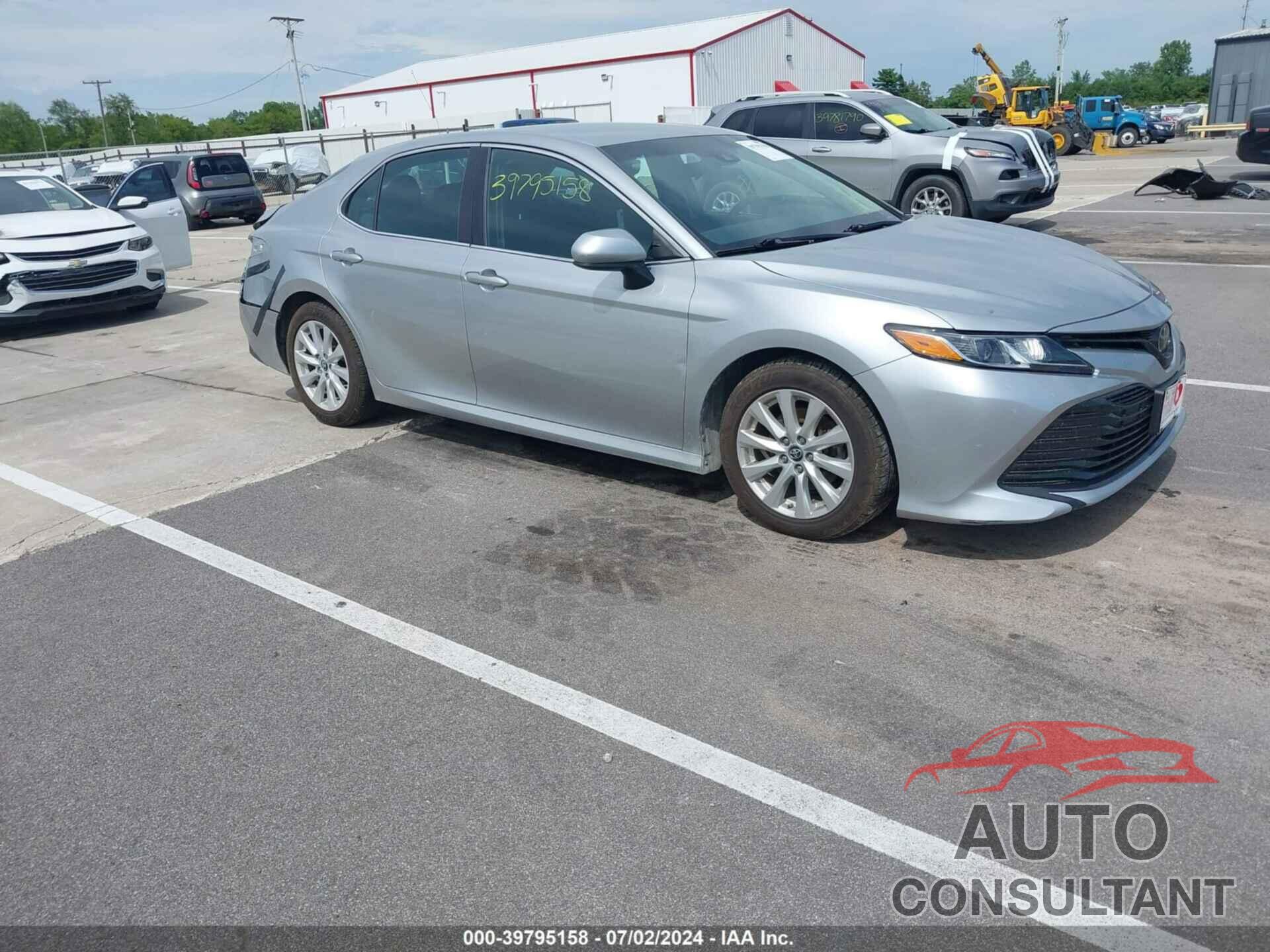 TOYOTA CAMRY 2018 - 4T1B11HK4JU627386