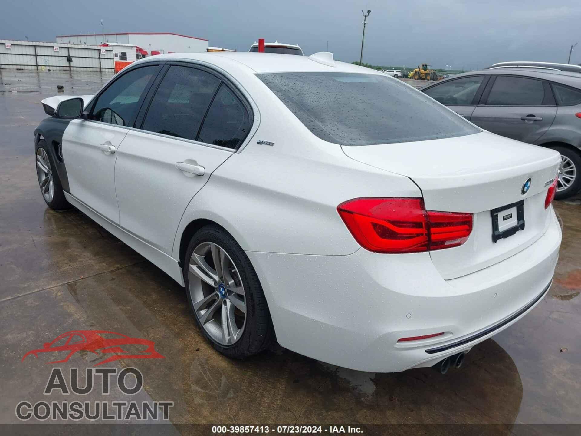 BMW 330E 2017 - WBA8E1C36HA156658