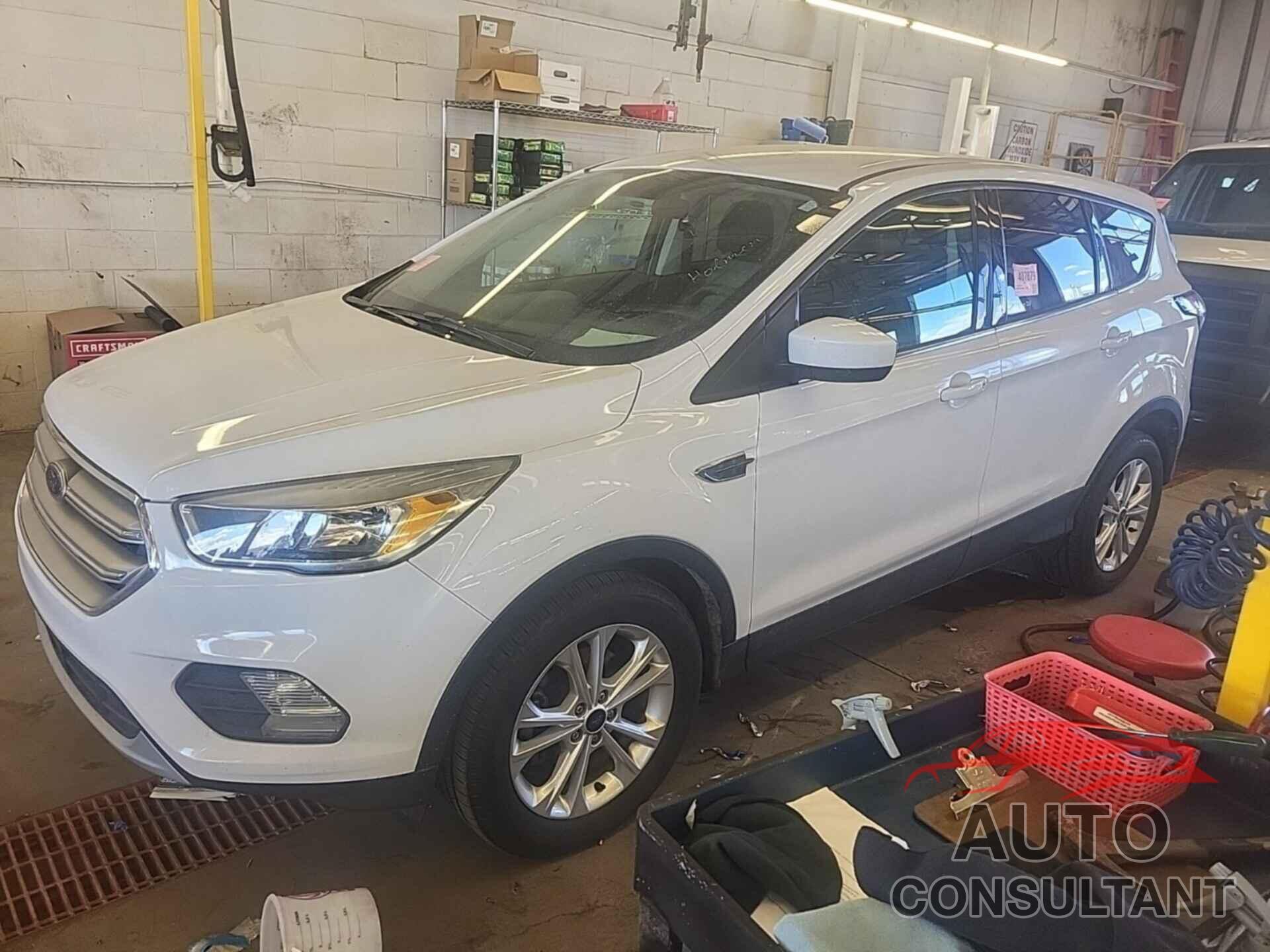 FORD ESCAPE 2017 - 1FMCU0GD2HUD45492