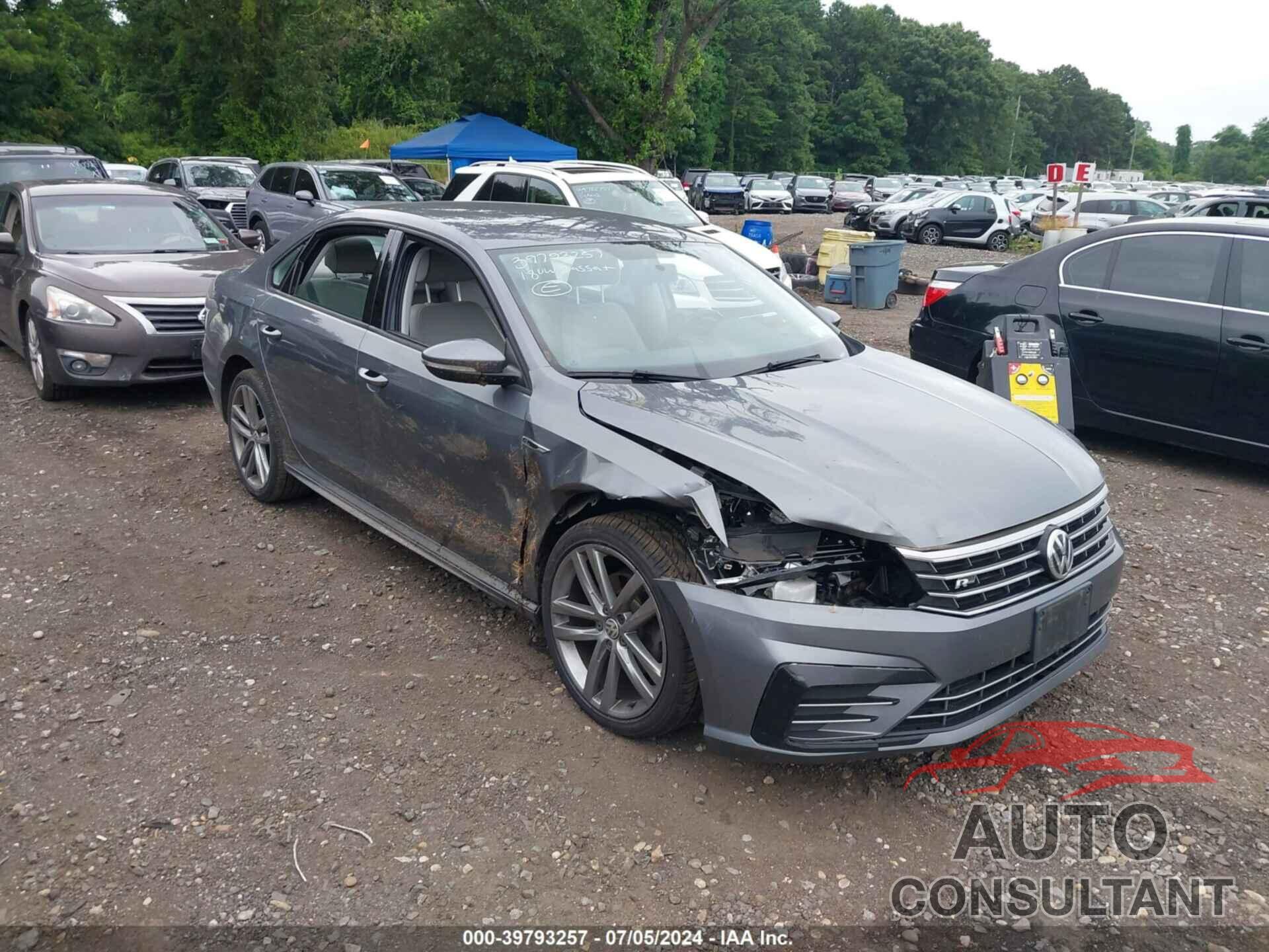 VOLKSWAGEN PASSAT 2018 - 1VWAA7A31JC015011