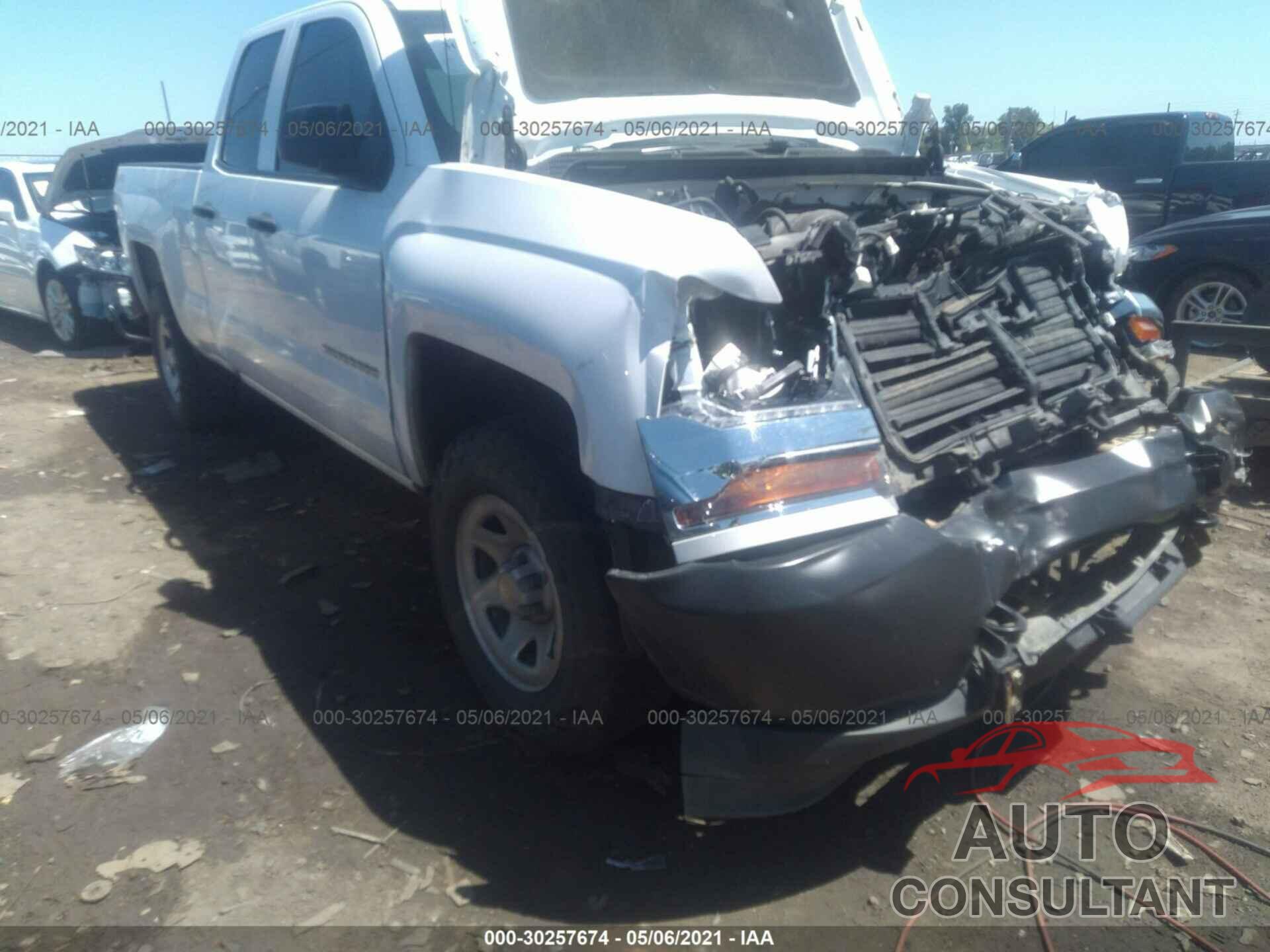 CHEVROLET SILVERADO 1500 2018 - 1GCVKNEC0JZ351388