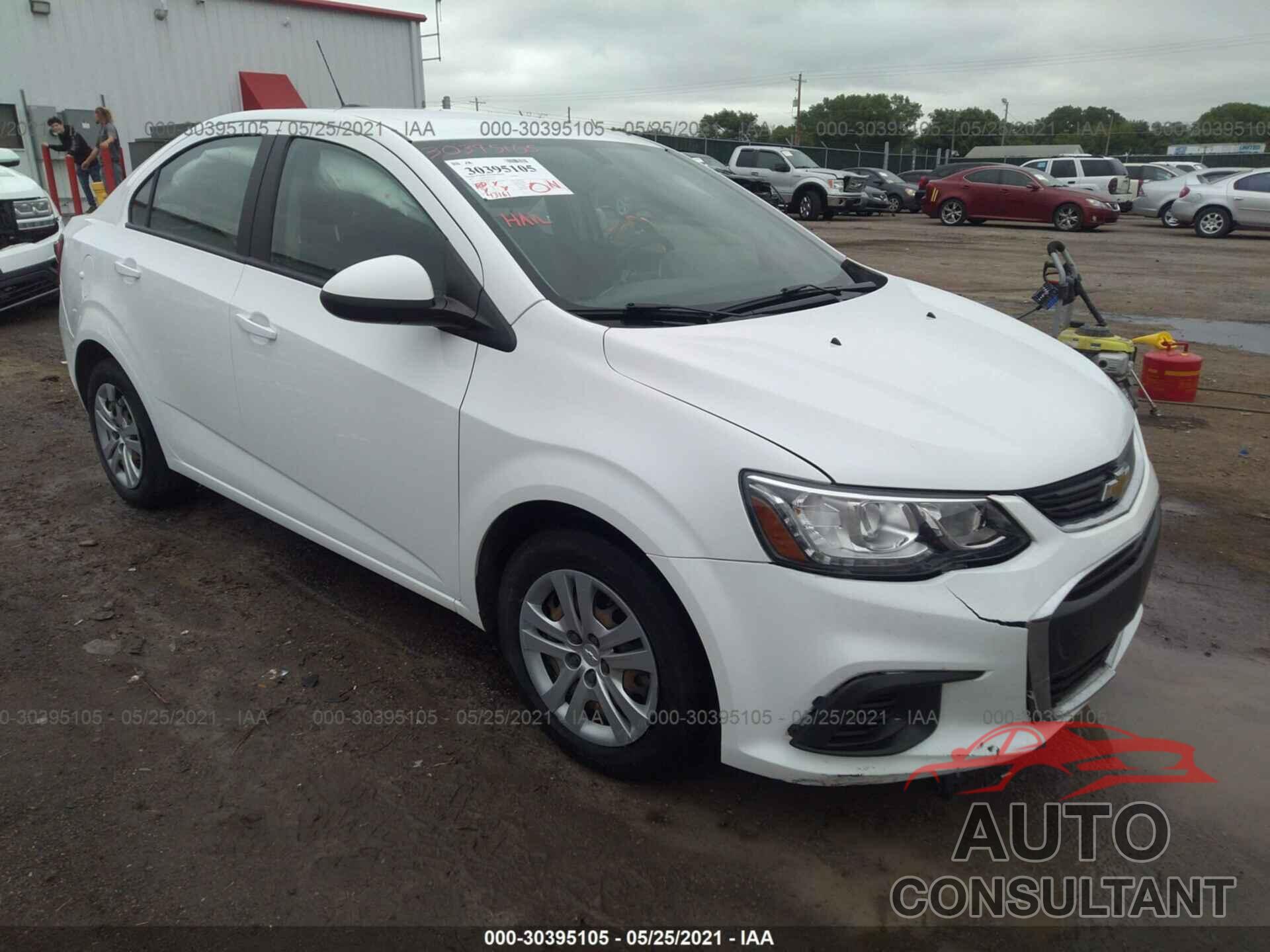 CHEVROLET SONIC 2017 - 1G1JB5SH9H4142102