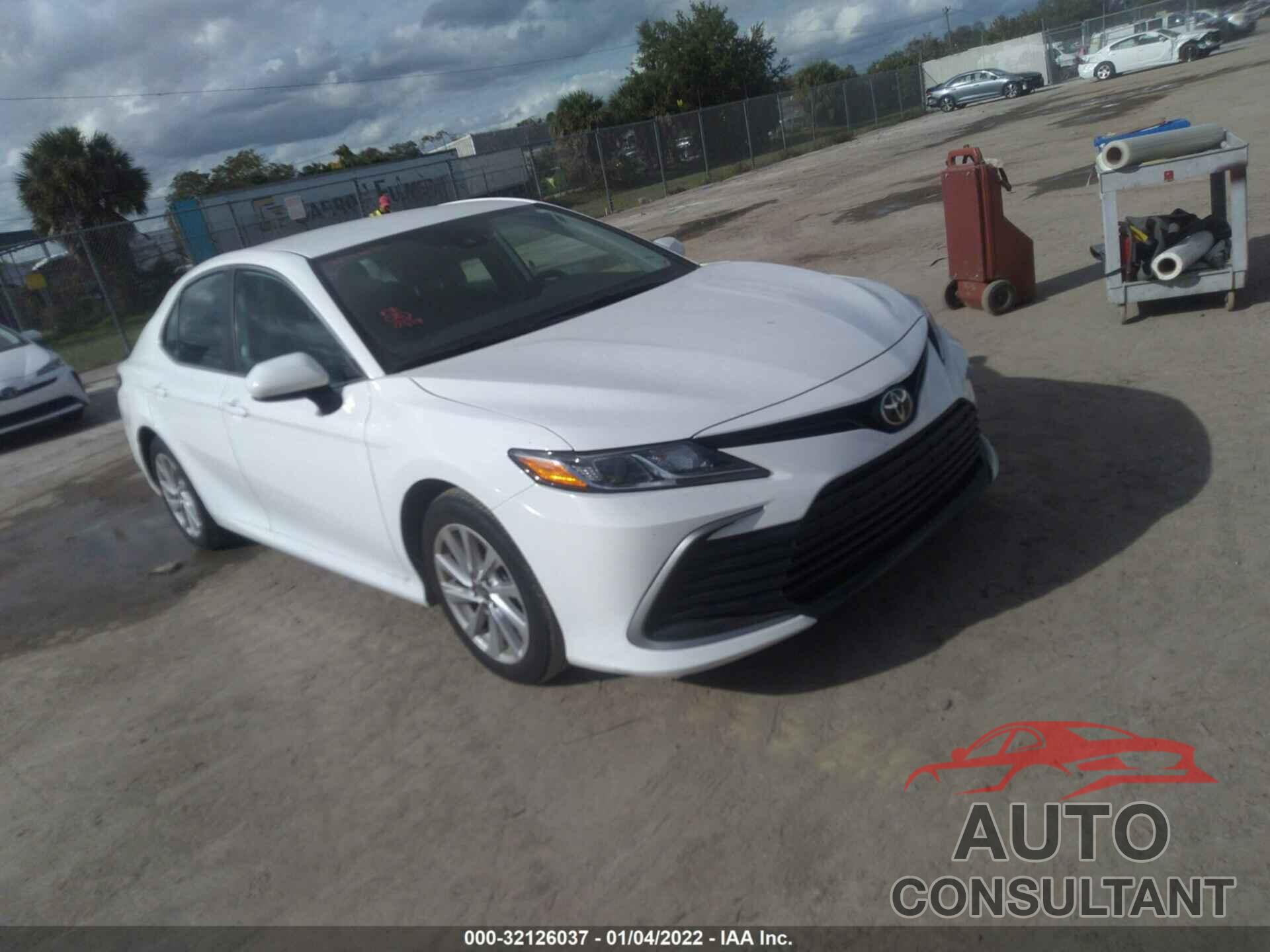 TOYOTA CAMRY 2021 - 4T1C11AK5MU577875
