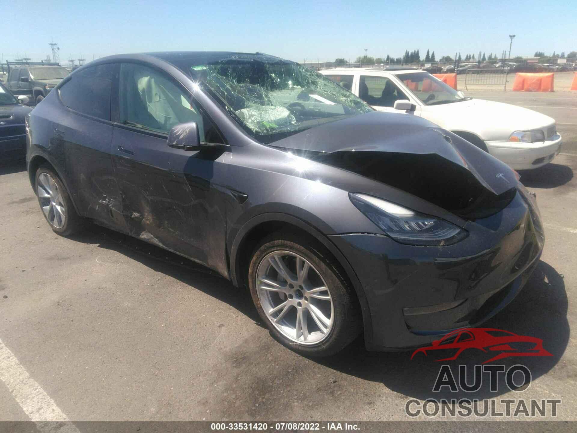 TESLA MODEL Y 2021 - 5YJYGDEE1MF077333