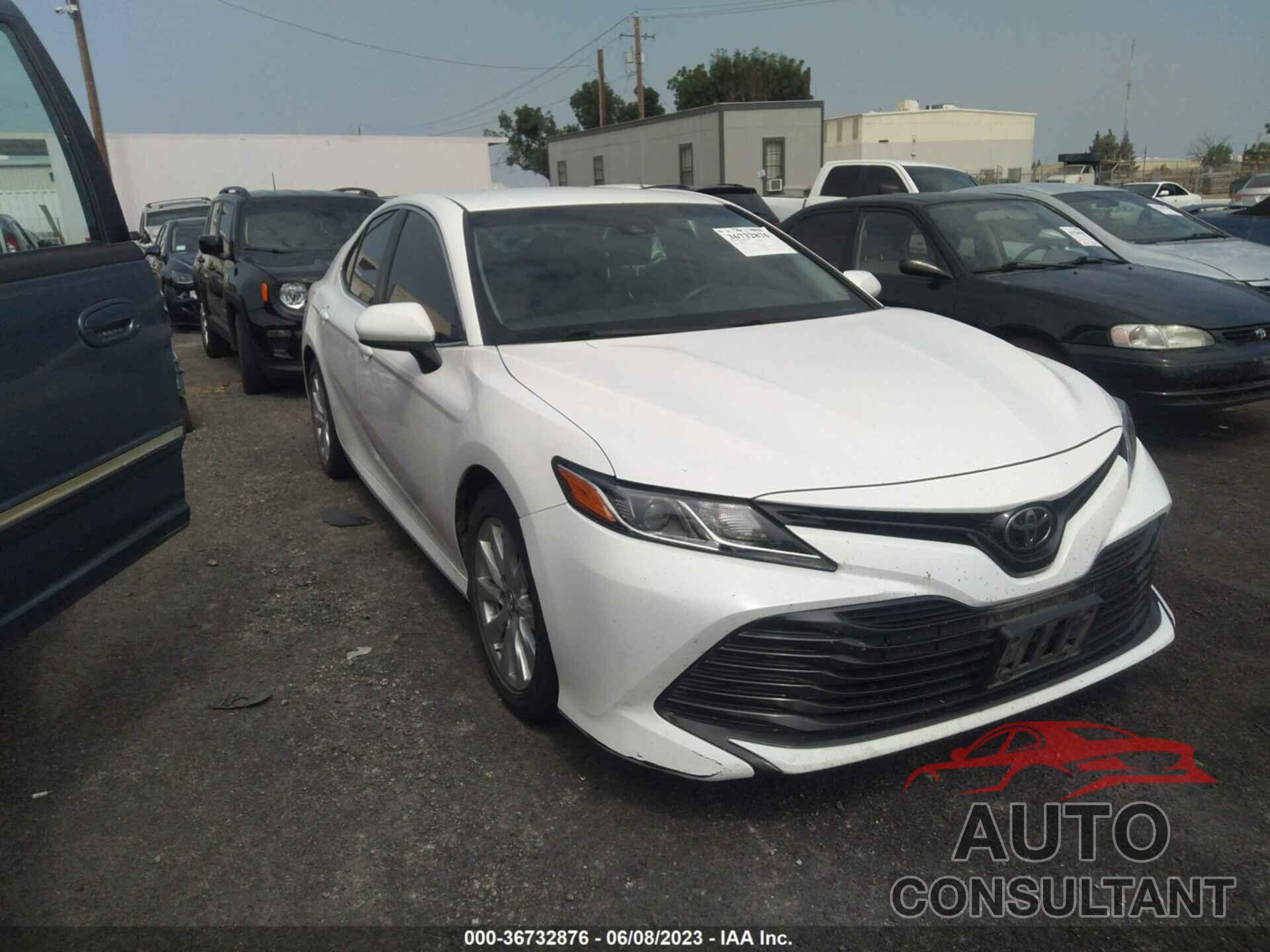 TOYOTA CAMRY 2018 - 4T1B11HK0JU011295
