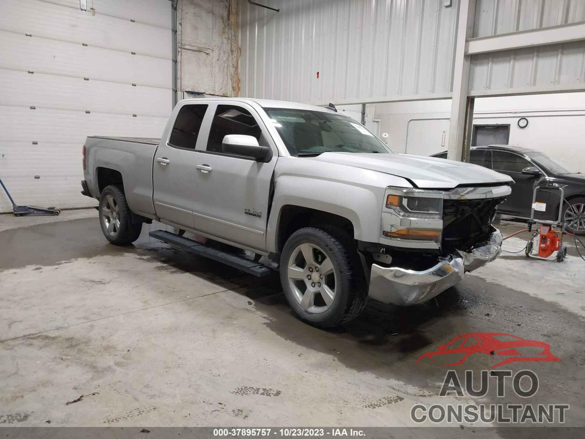 CHEVROLET SILVERADO 1500 2018 - 1GCRCREC2JZ213910