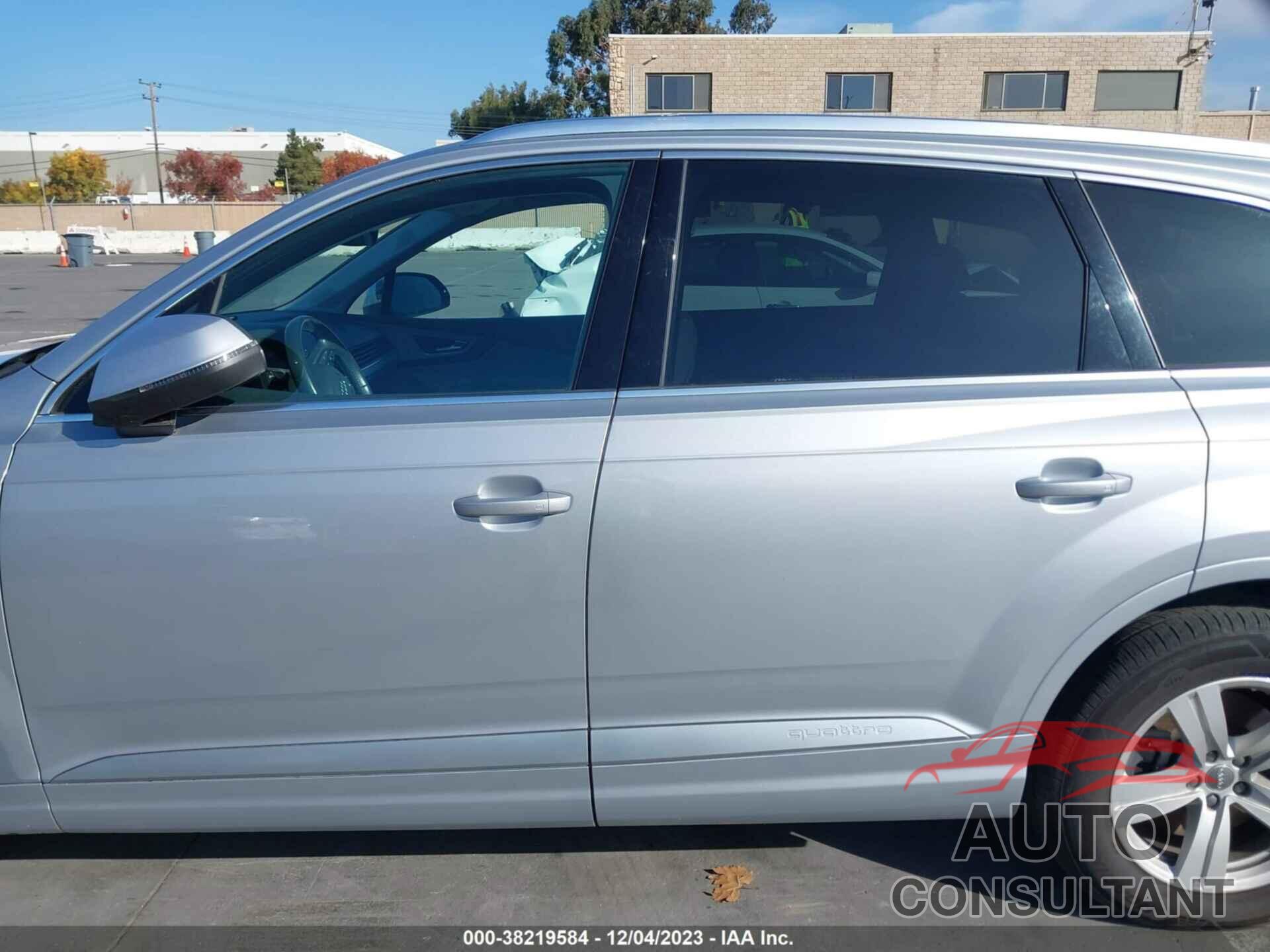 AUDI Q7 2018 - WA1LHAF74JD047858