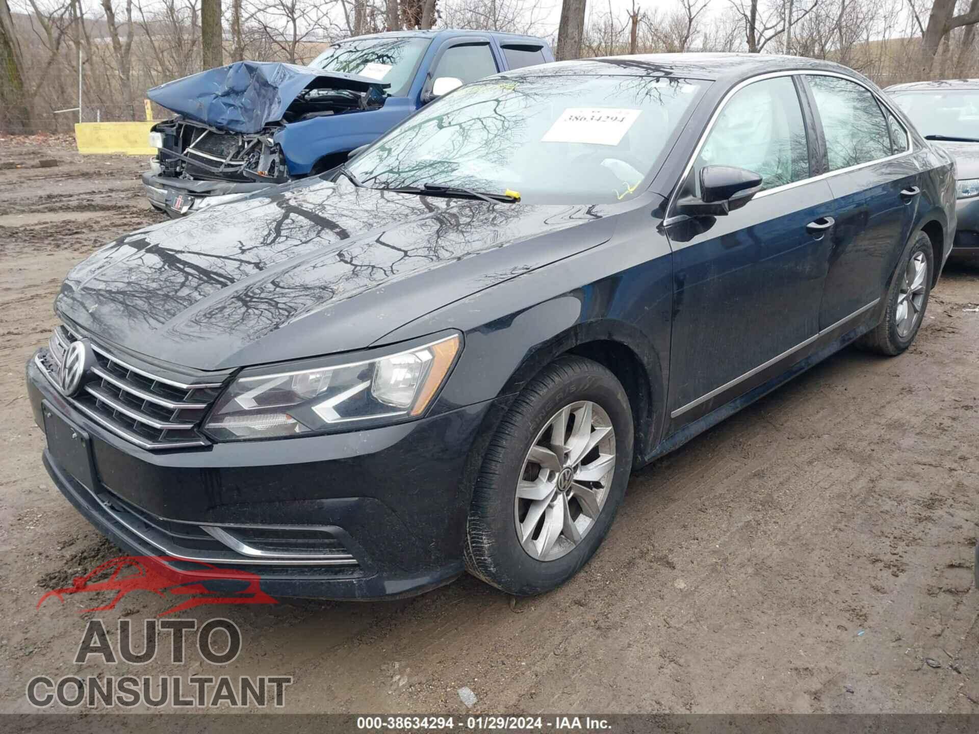 VOLKSWAGEN PASSAT 2017 - 1VWAT7A38HC008156