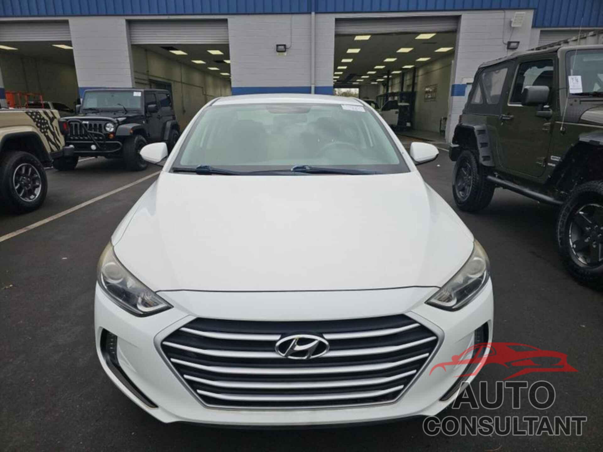 HYUNDAI ELANTRA 2018 - 5NPD94LAXJH273213