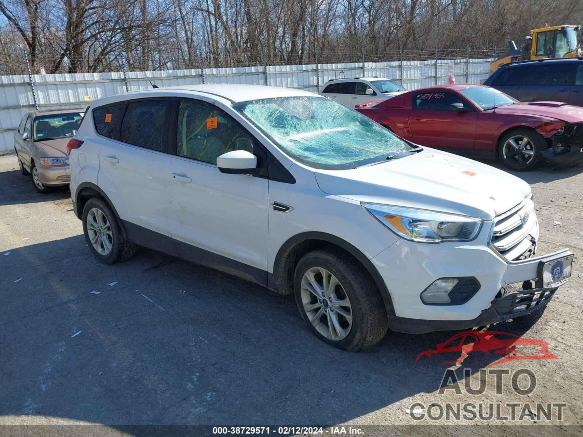 FORD ESCAPE 2019 - 1FMCU0GD0KUC23219